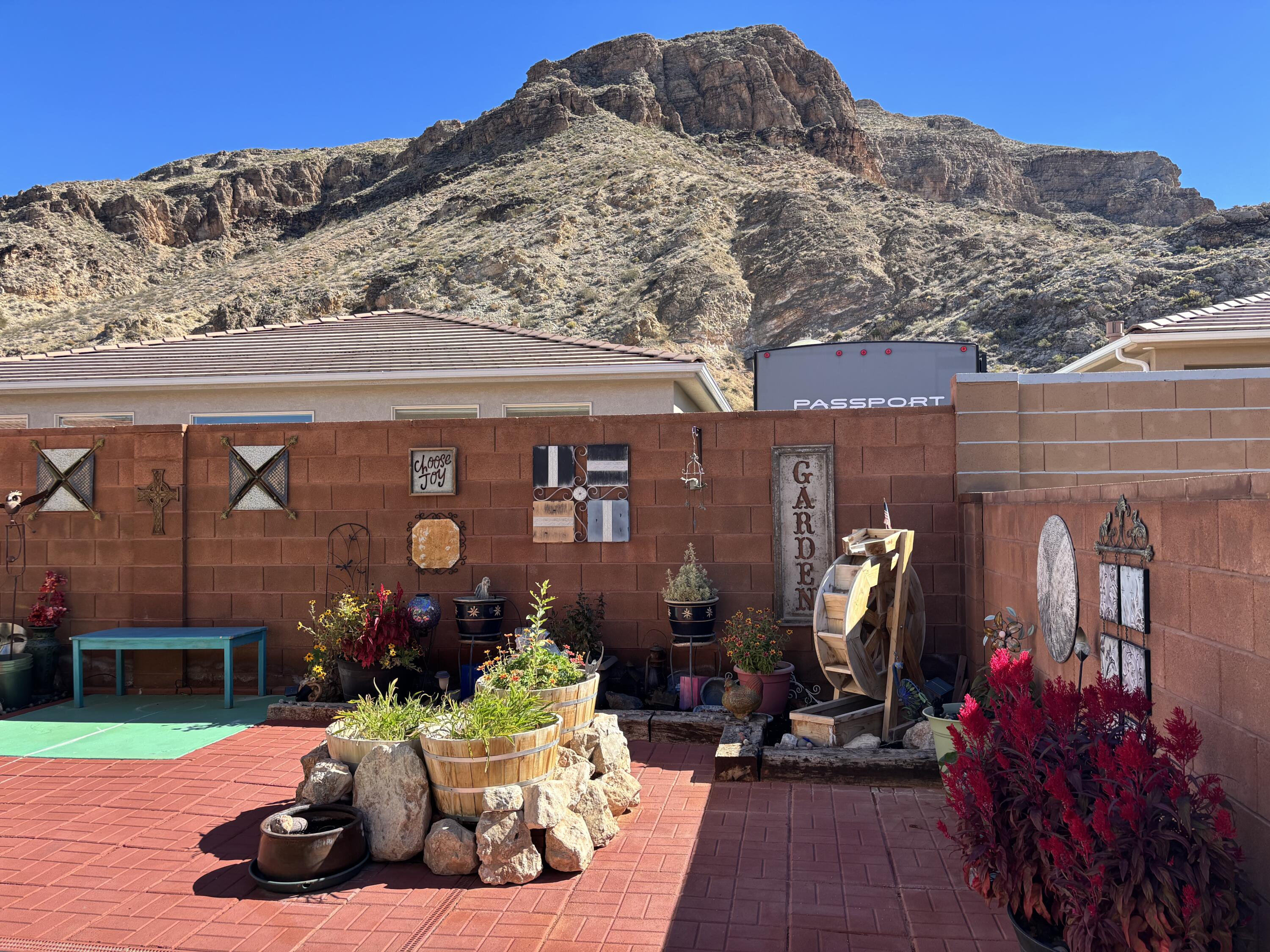 SHADOW CANYON - Residential