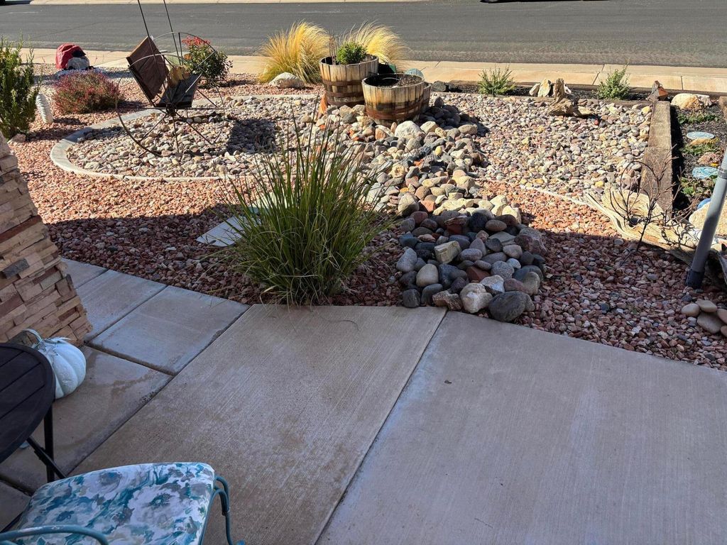 Photo of 2451 S 675 W, Hurricane, UT 84737 (MLS # 25-266091)