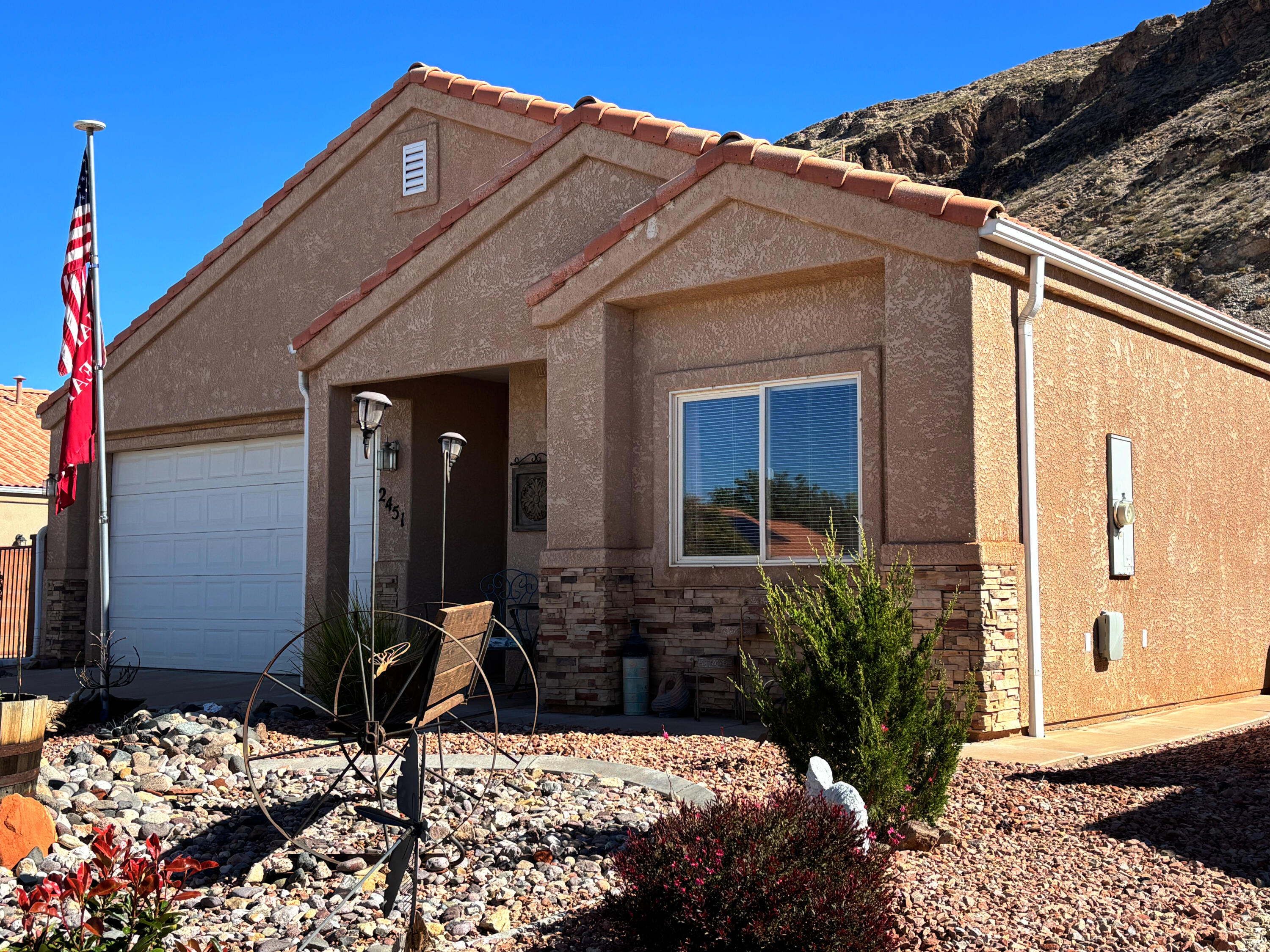 SHADOW CANYON - Residential