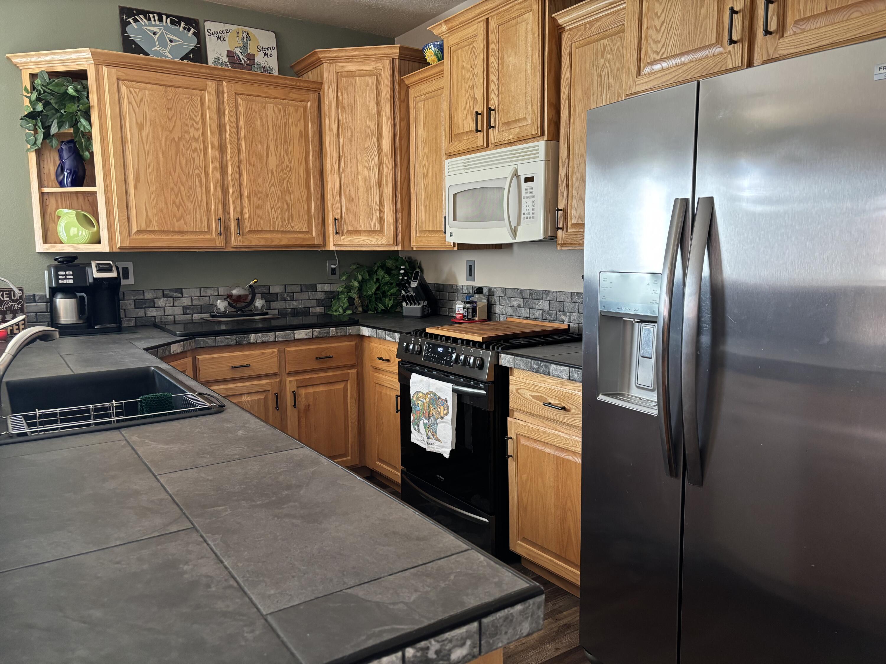 SHADOW CANYON - Residential