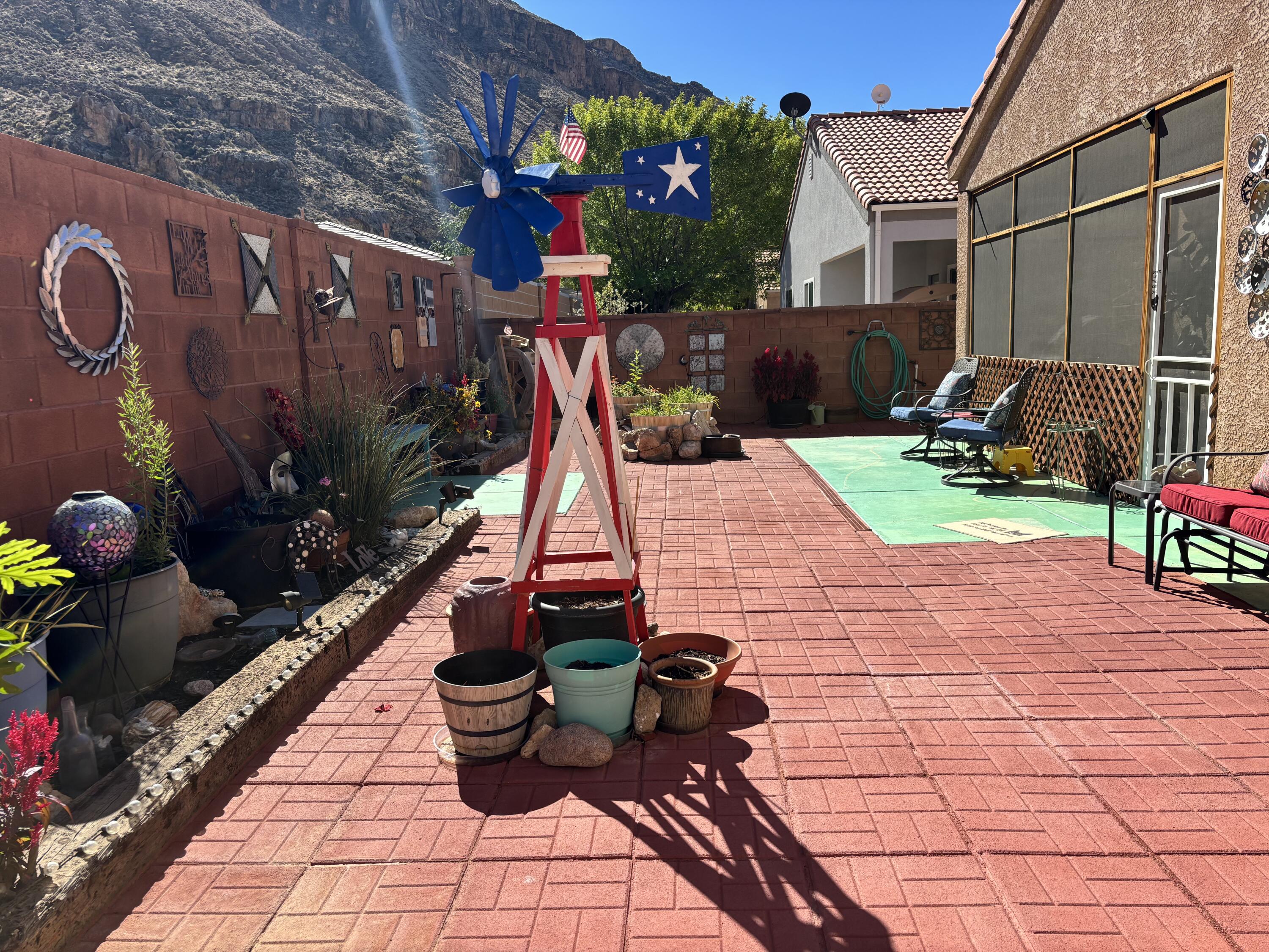 SHADOW CANYON - Residential