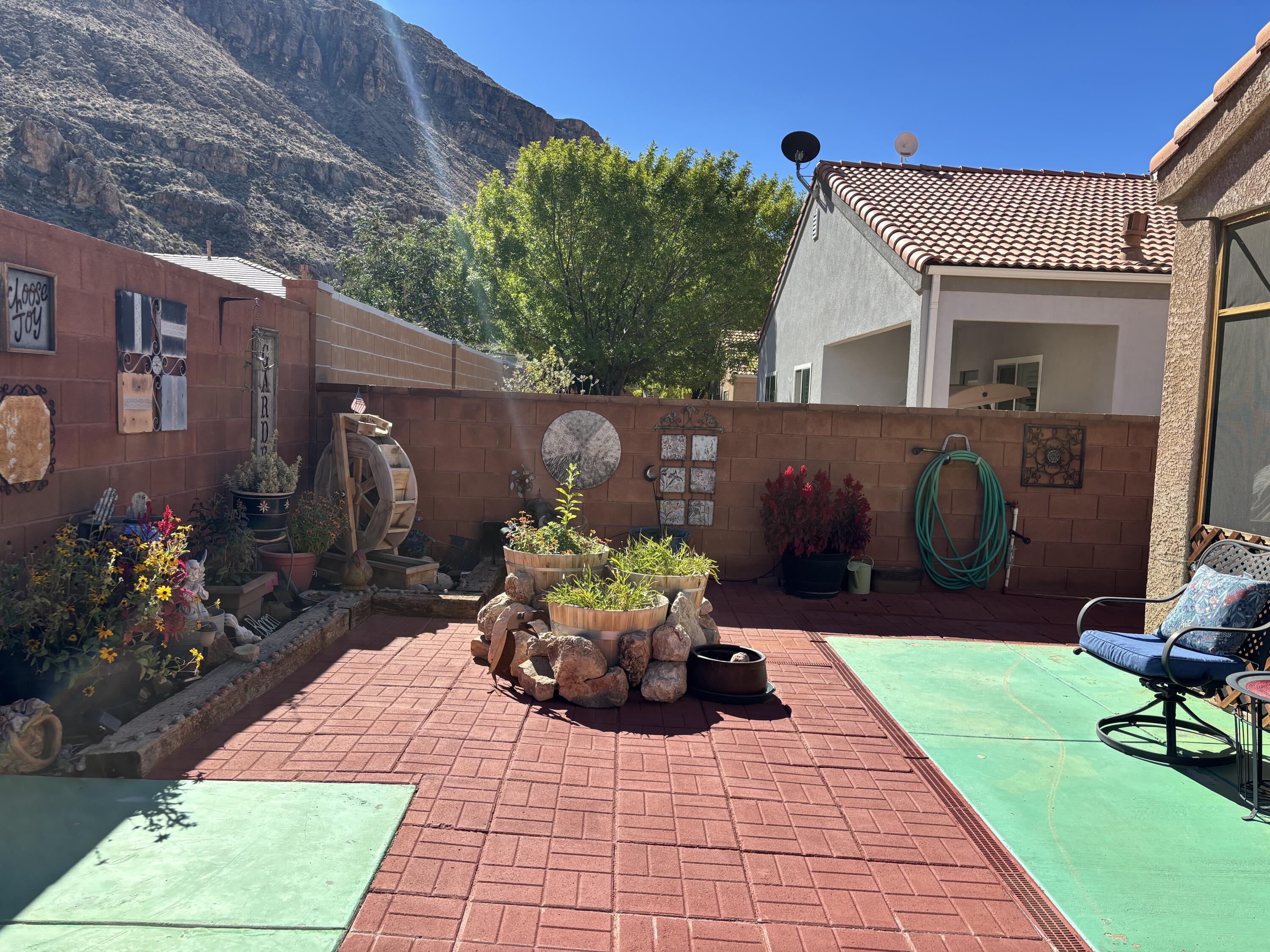 SHADOW CANYON - Residential