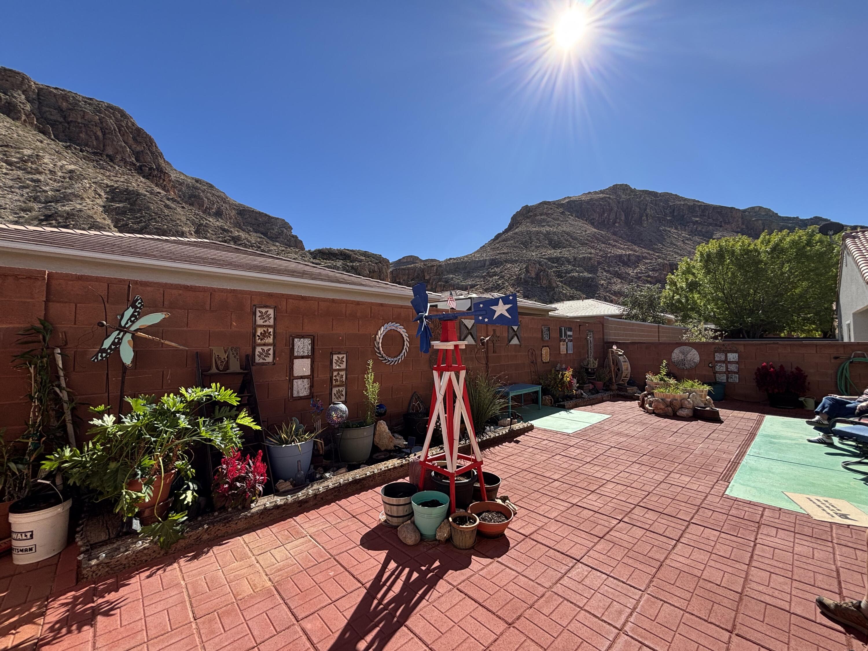 SHADOW CANYON - Residential