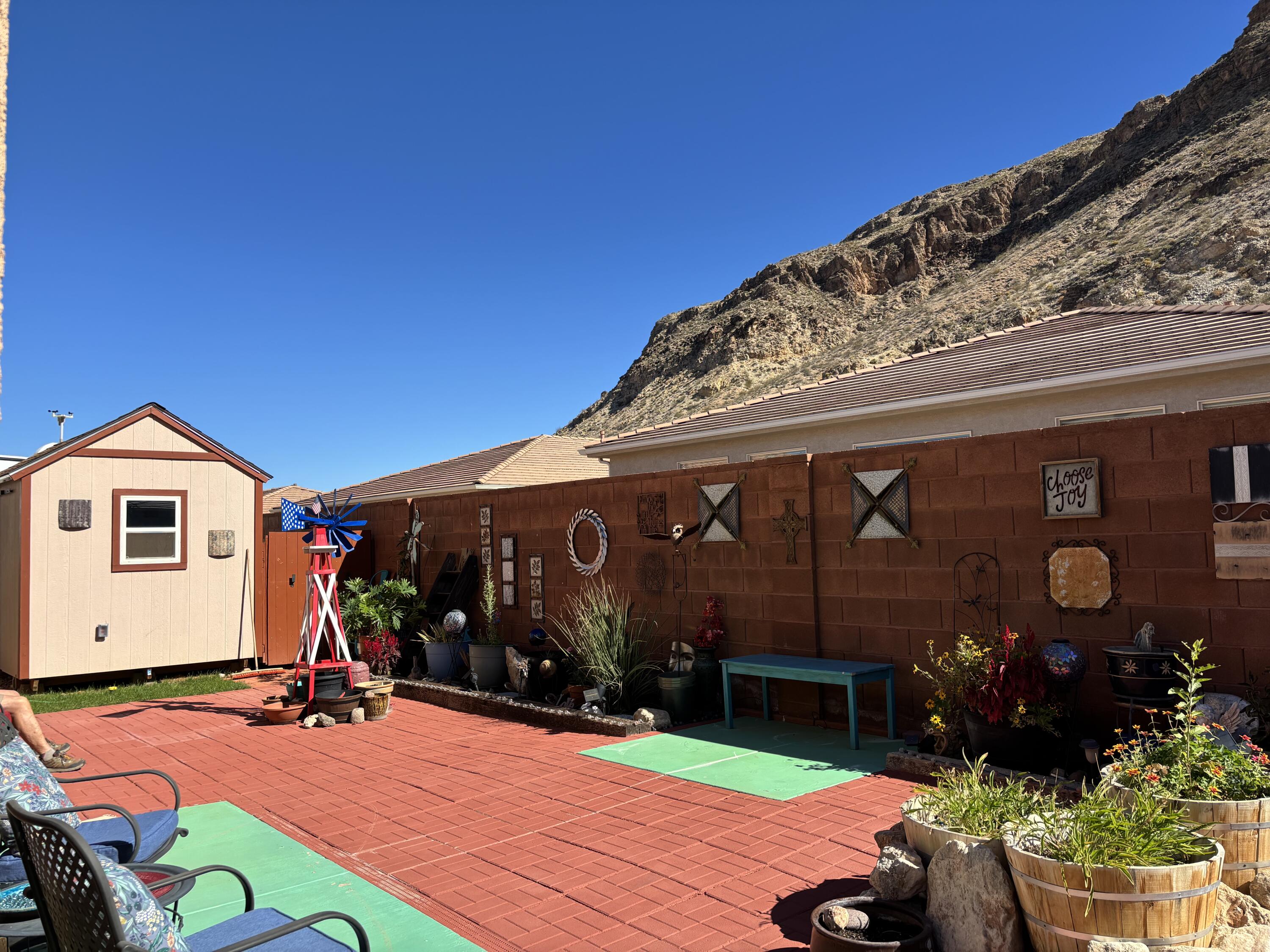 SHADOW CANYON - Residential