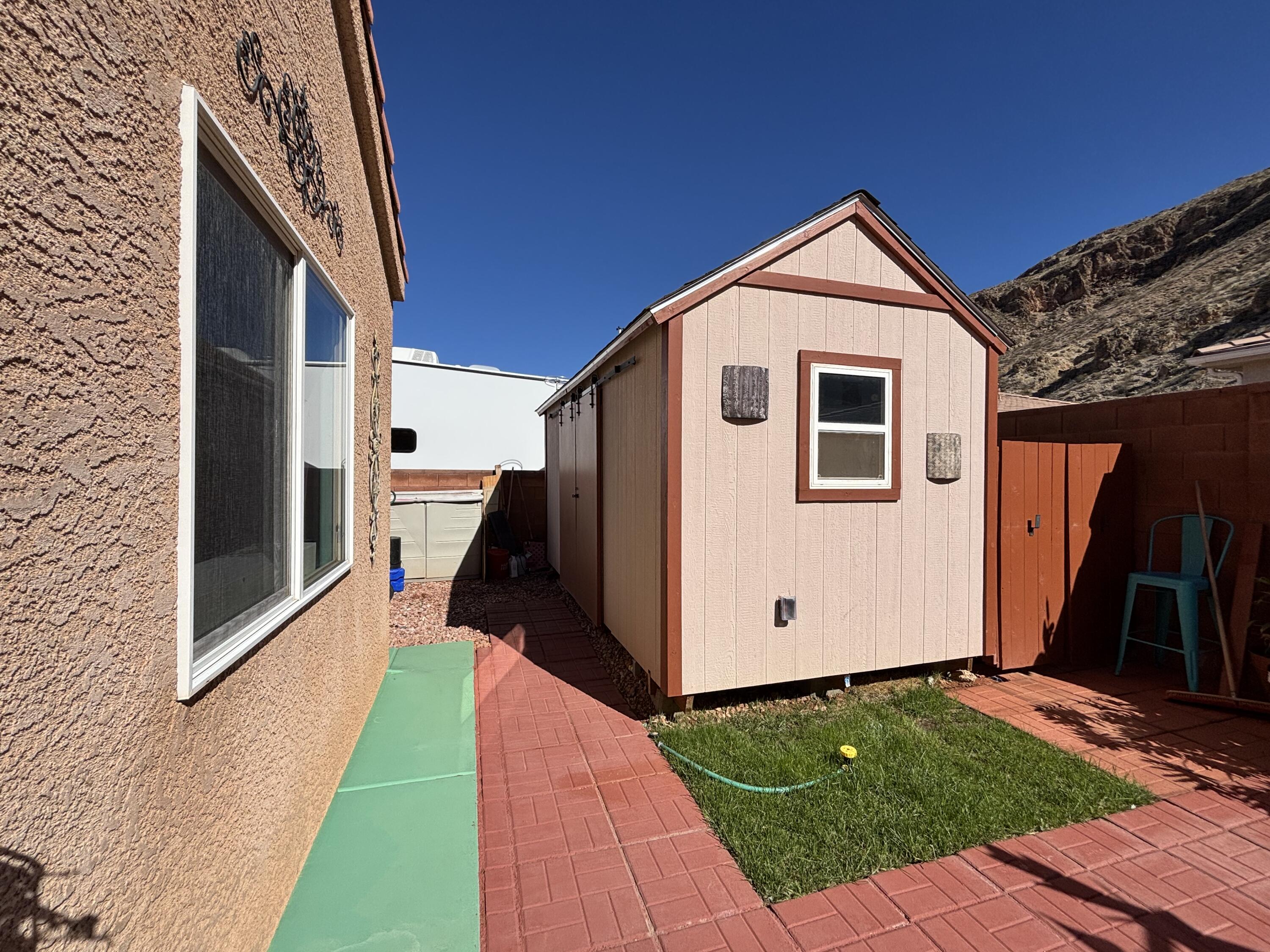 SHADOW CANYON - Residential