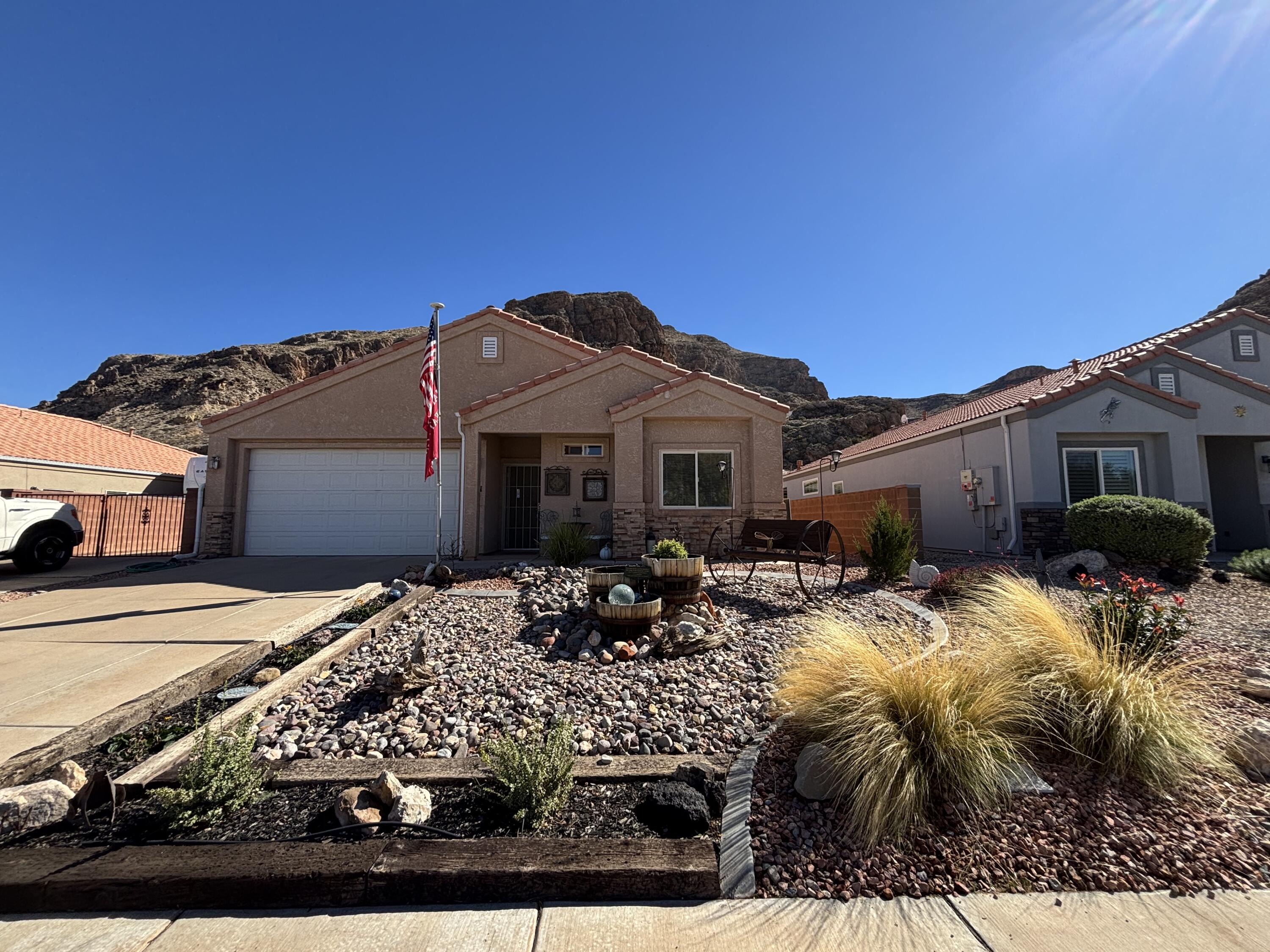 SHADOW CANYON - Residential