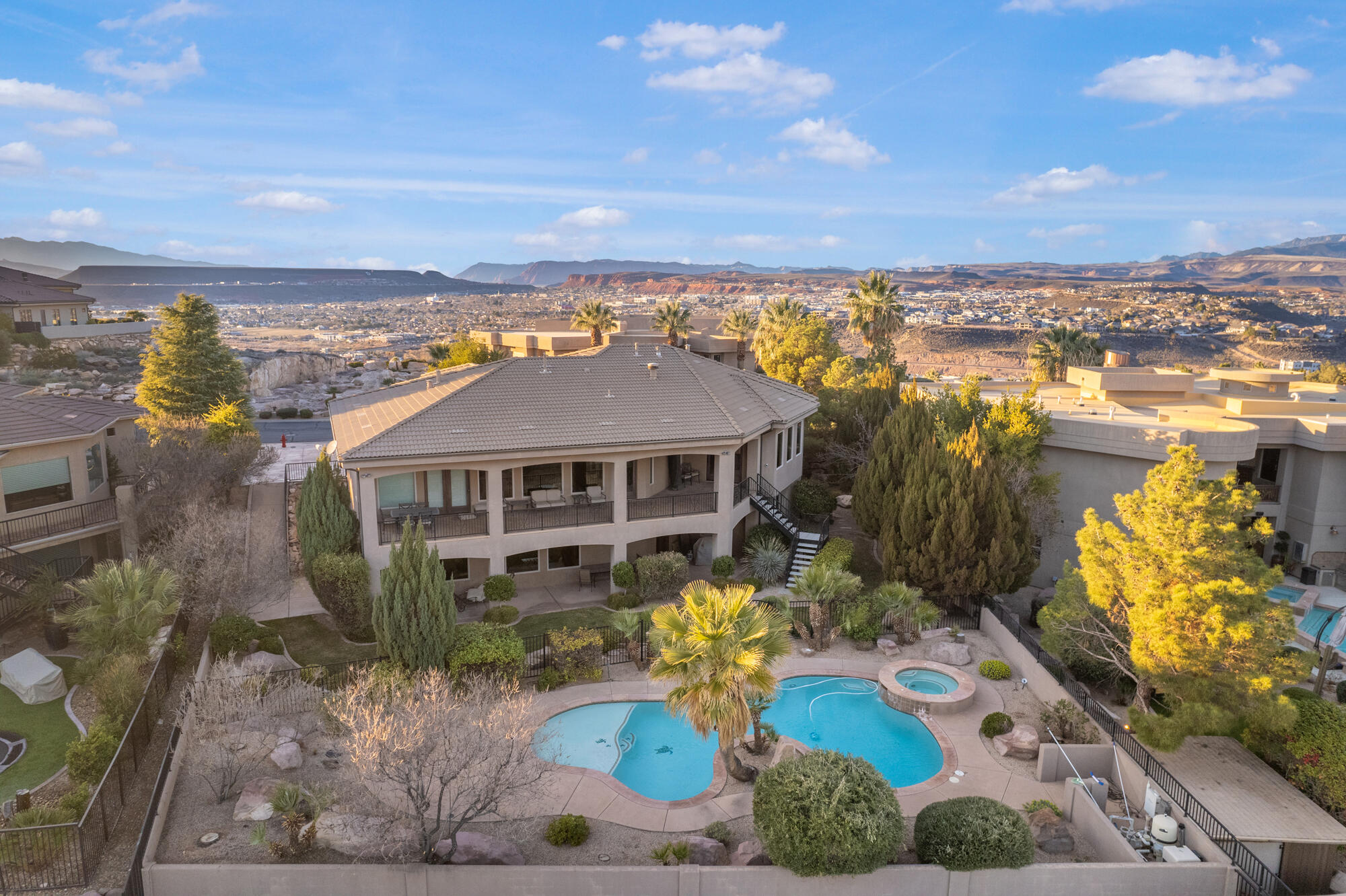 STONE CLIFF - Residential