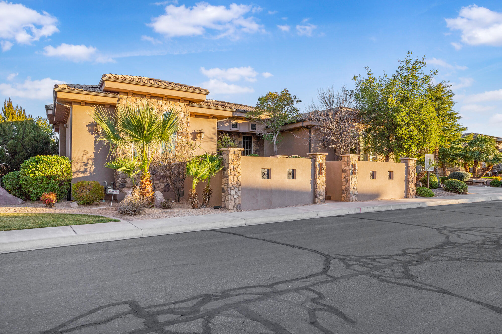 STONE CLIFF - Residential