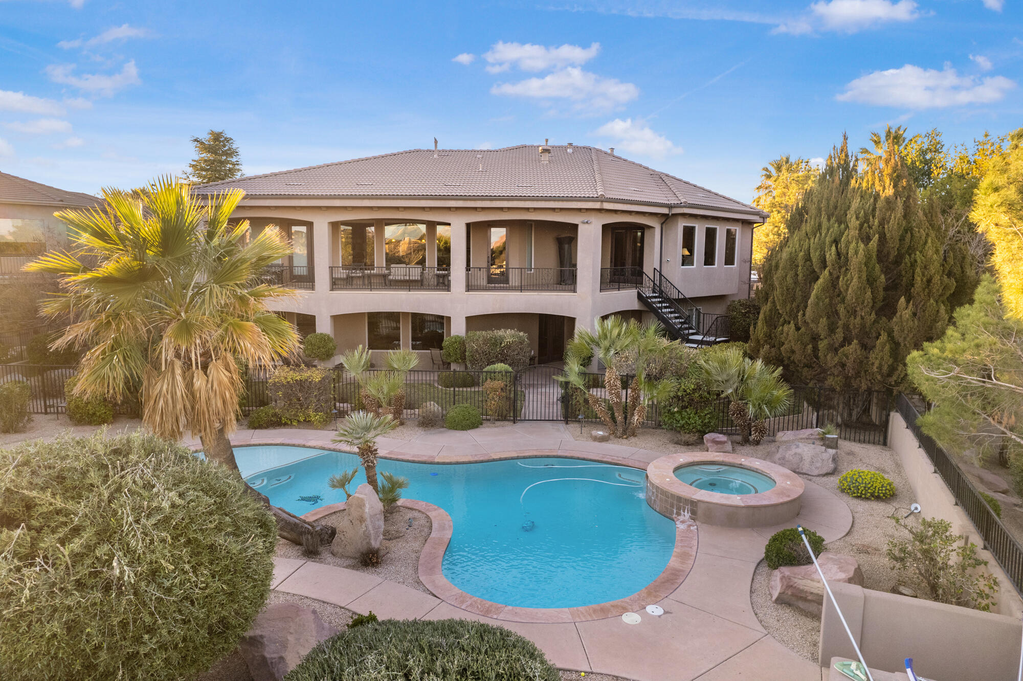 STONE CLIFF - Residential