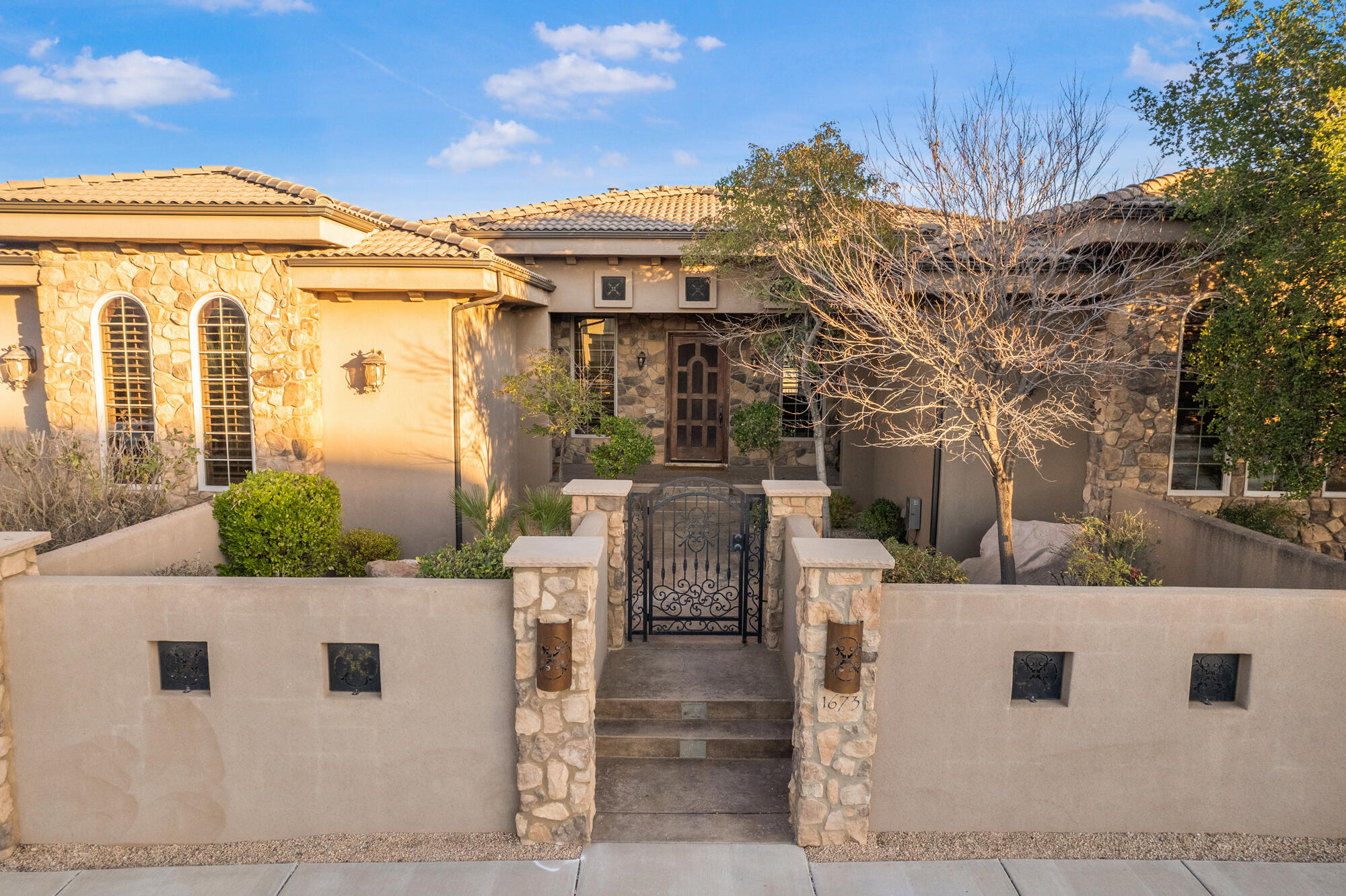 STONE CLIFF - Residential