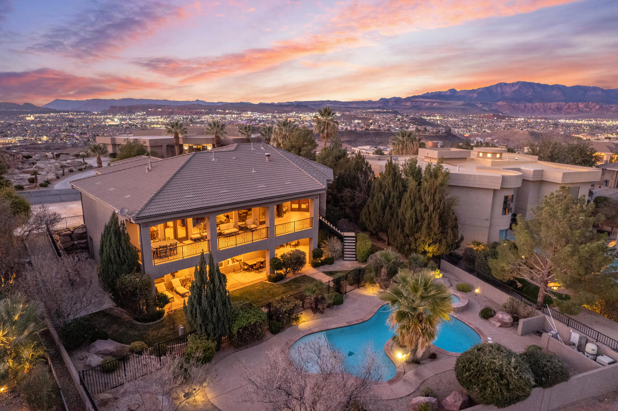 STONE CLIFF - Residential