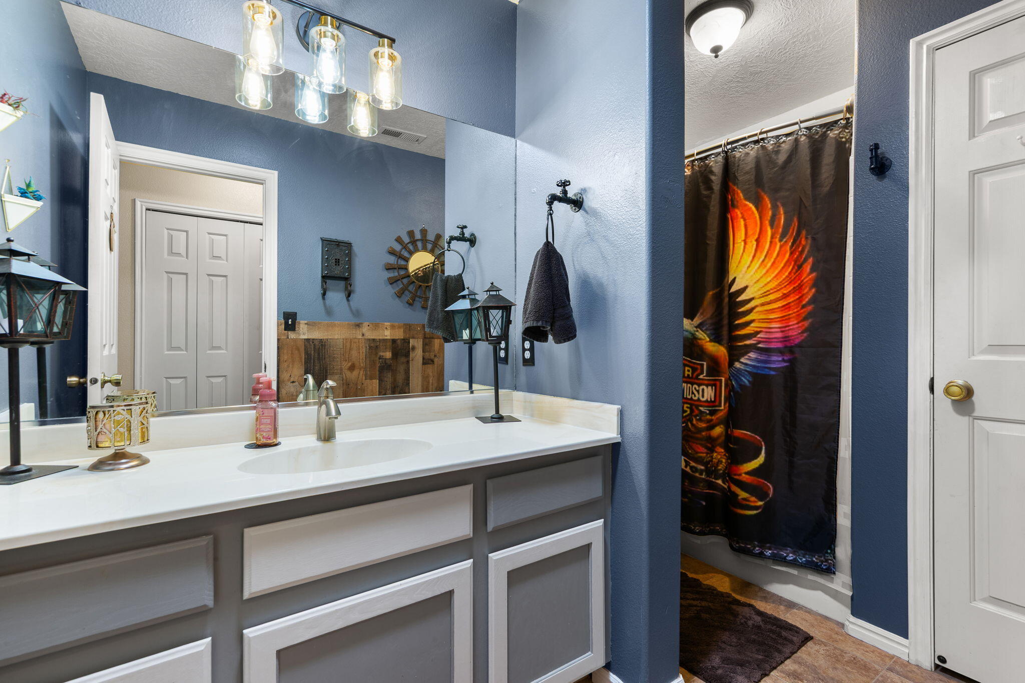 MIDDLETON TOWN - Residential