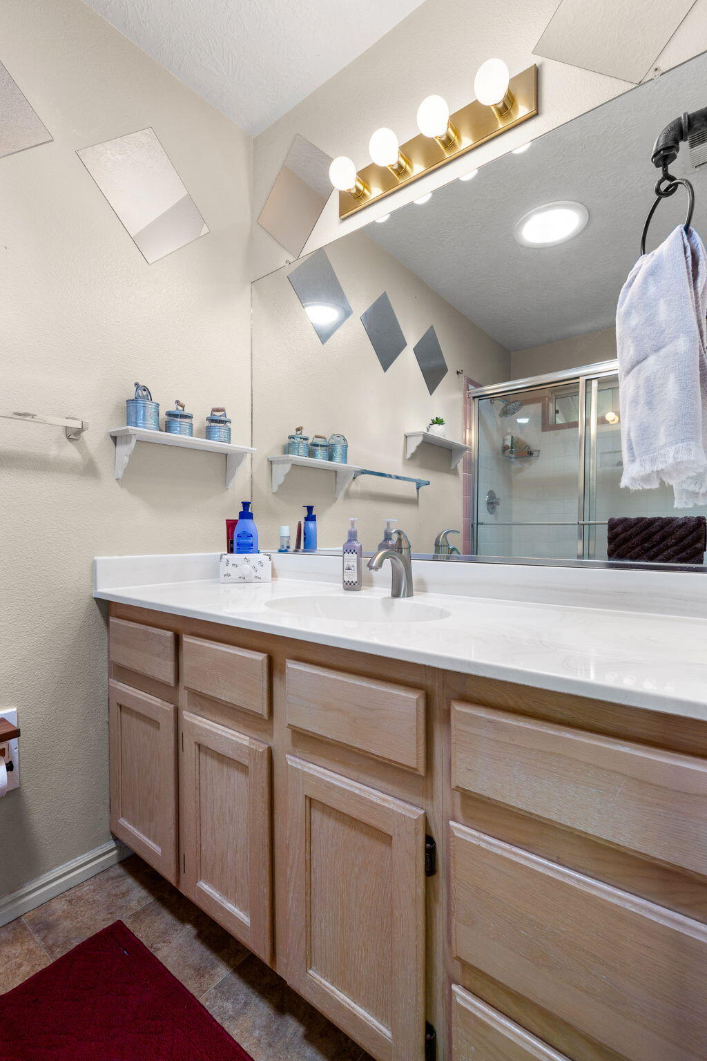 MIDDLETON TOWN - Residential