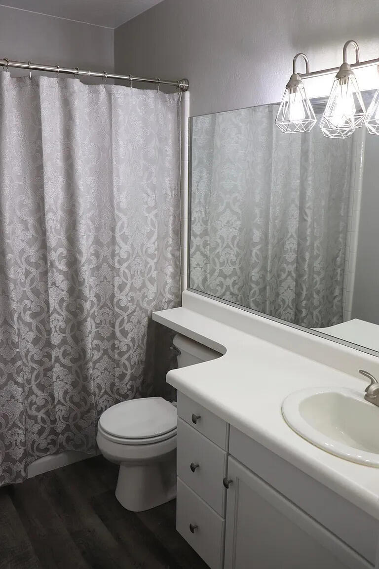 TOWN OAKS - Residential