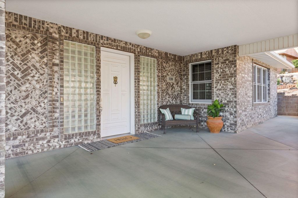 Photo of 339 W SANDSTONE CIR, Saint George, UT 84790 (MLS # 26-270938)