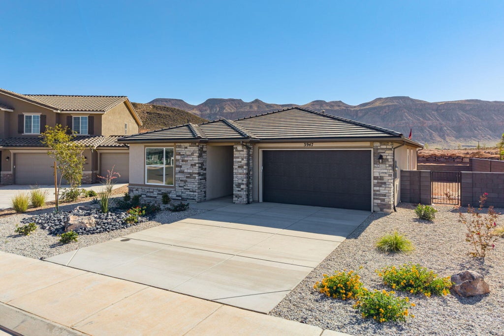 Photo of 3947 S 2140 W, Hurricane, UT 84737 (MLS # 26-277074)
