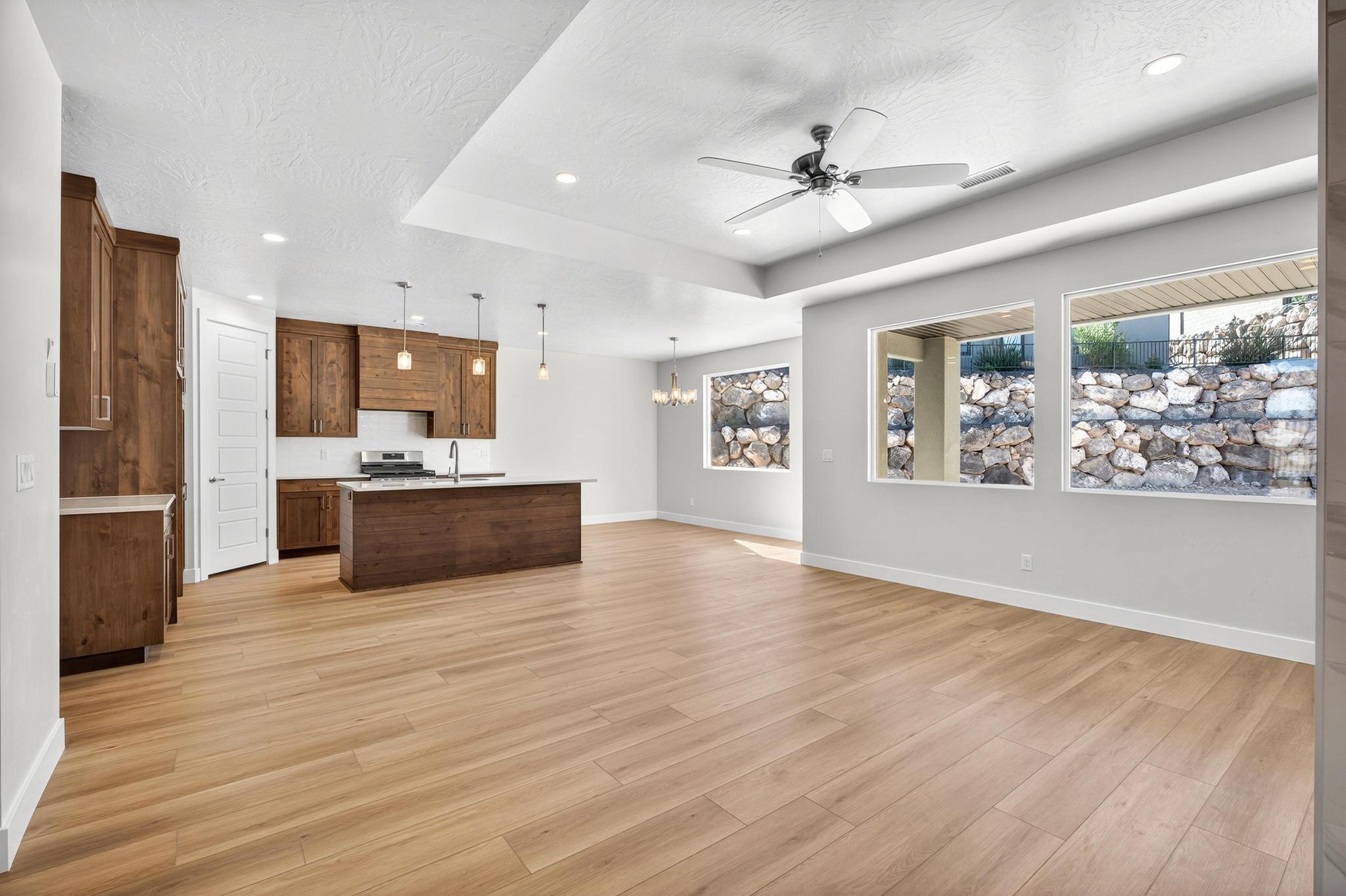 SCENIC POINTE - Residential