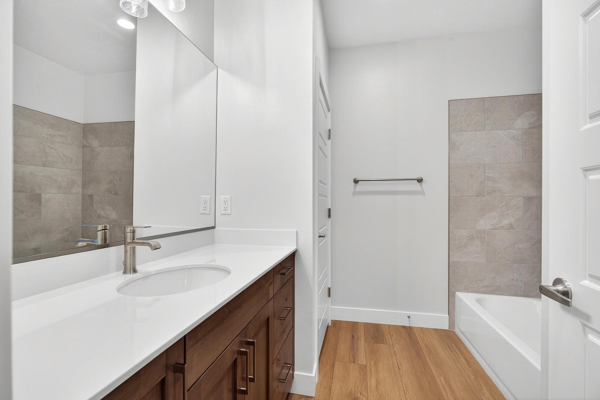 SCENIC POINTE - Residential