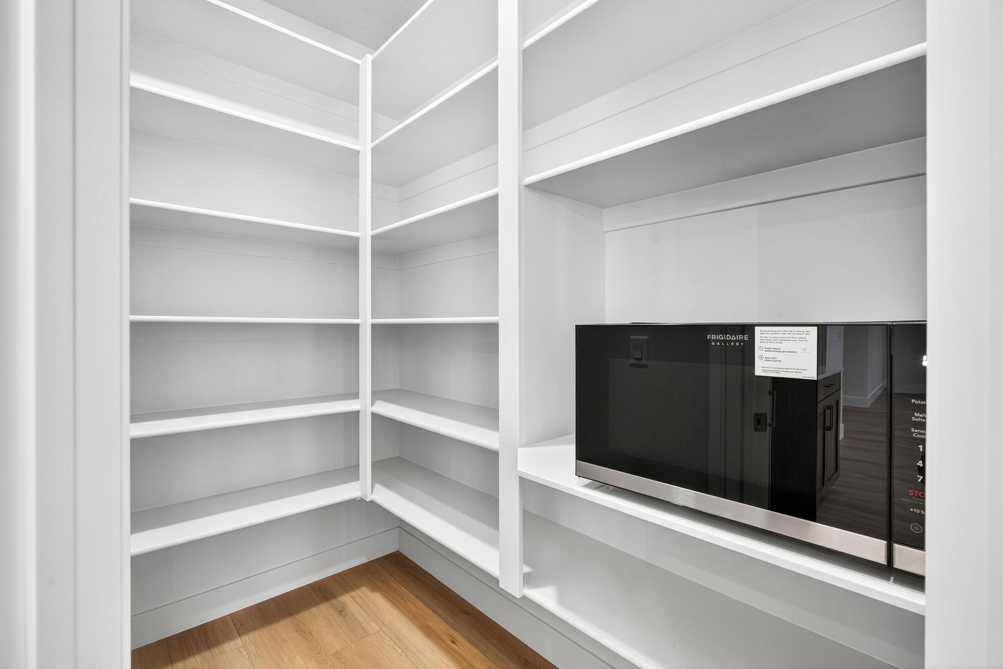 SCENIC POINTE - Residential