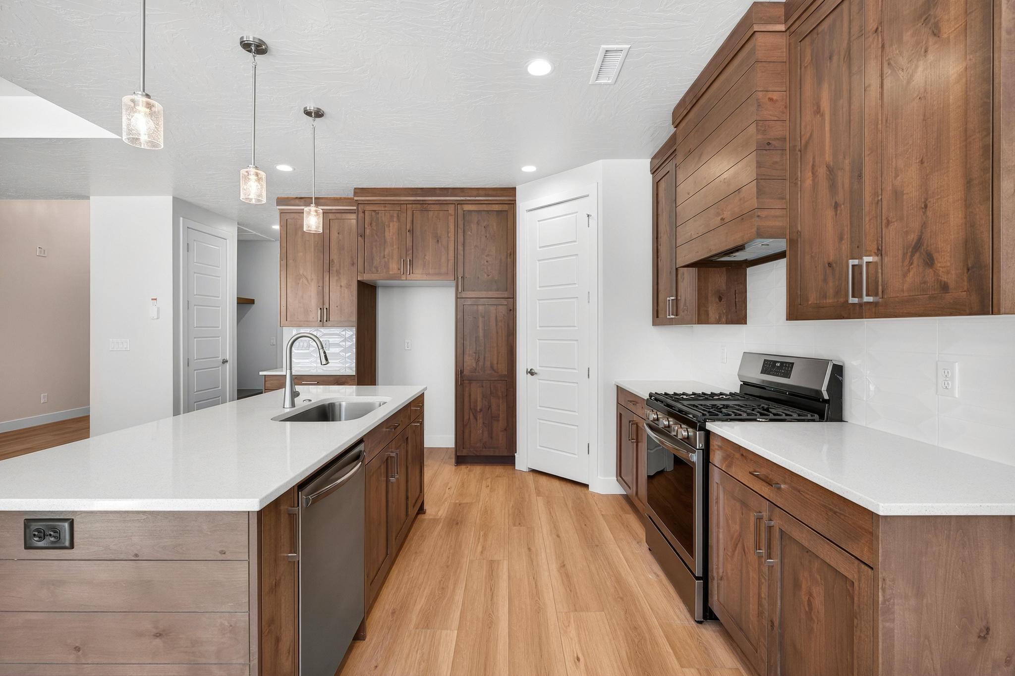 SCENIC POINTE - Residential