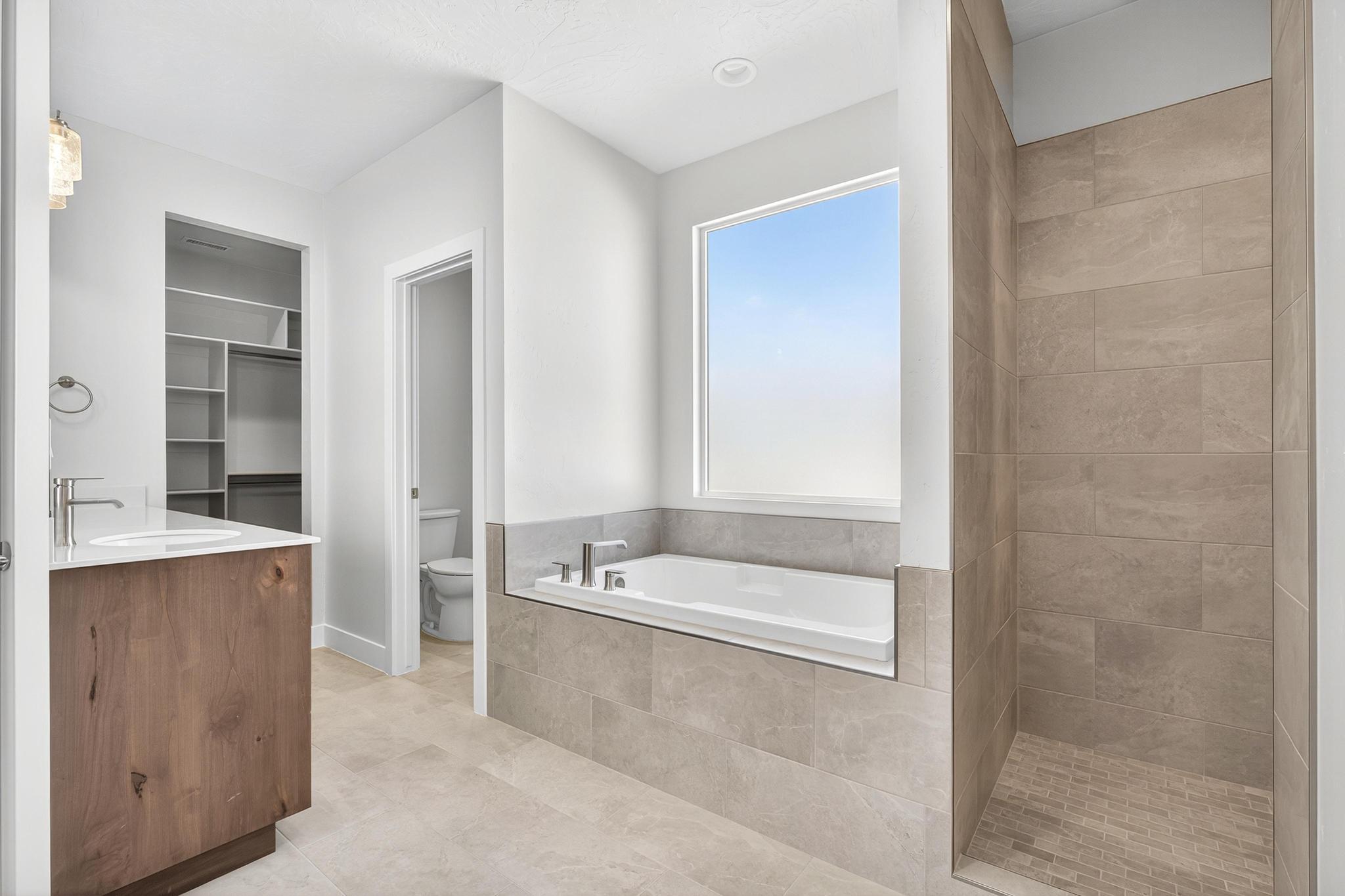 SCENIC POINTE - Residential