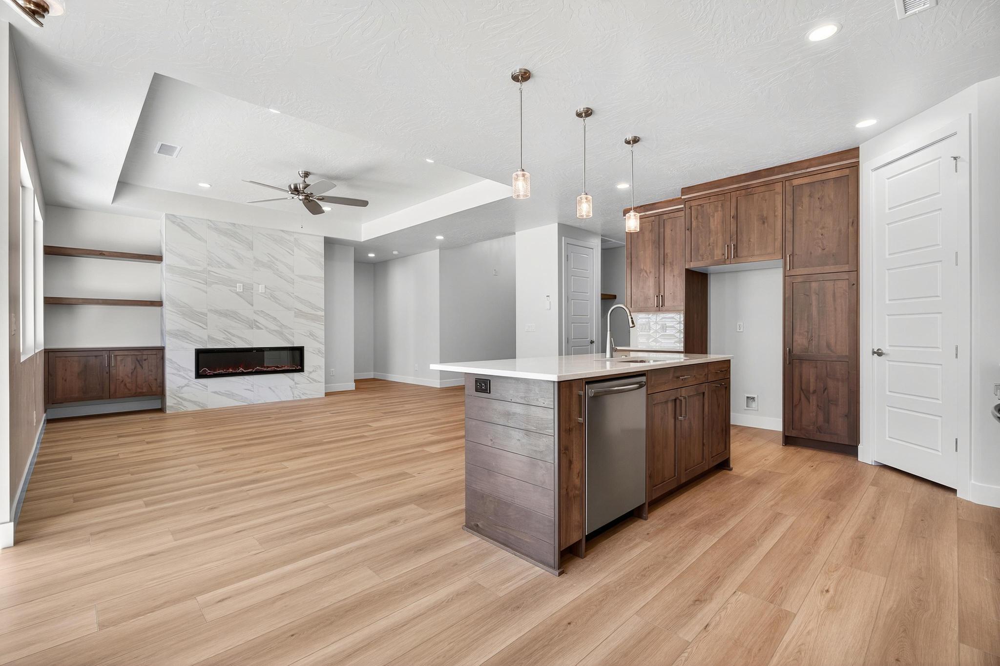 SCENIC POINTE - Residential