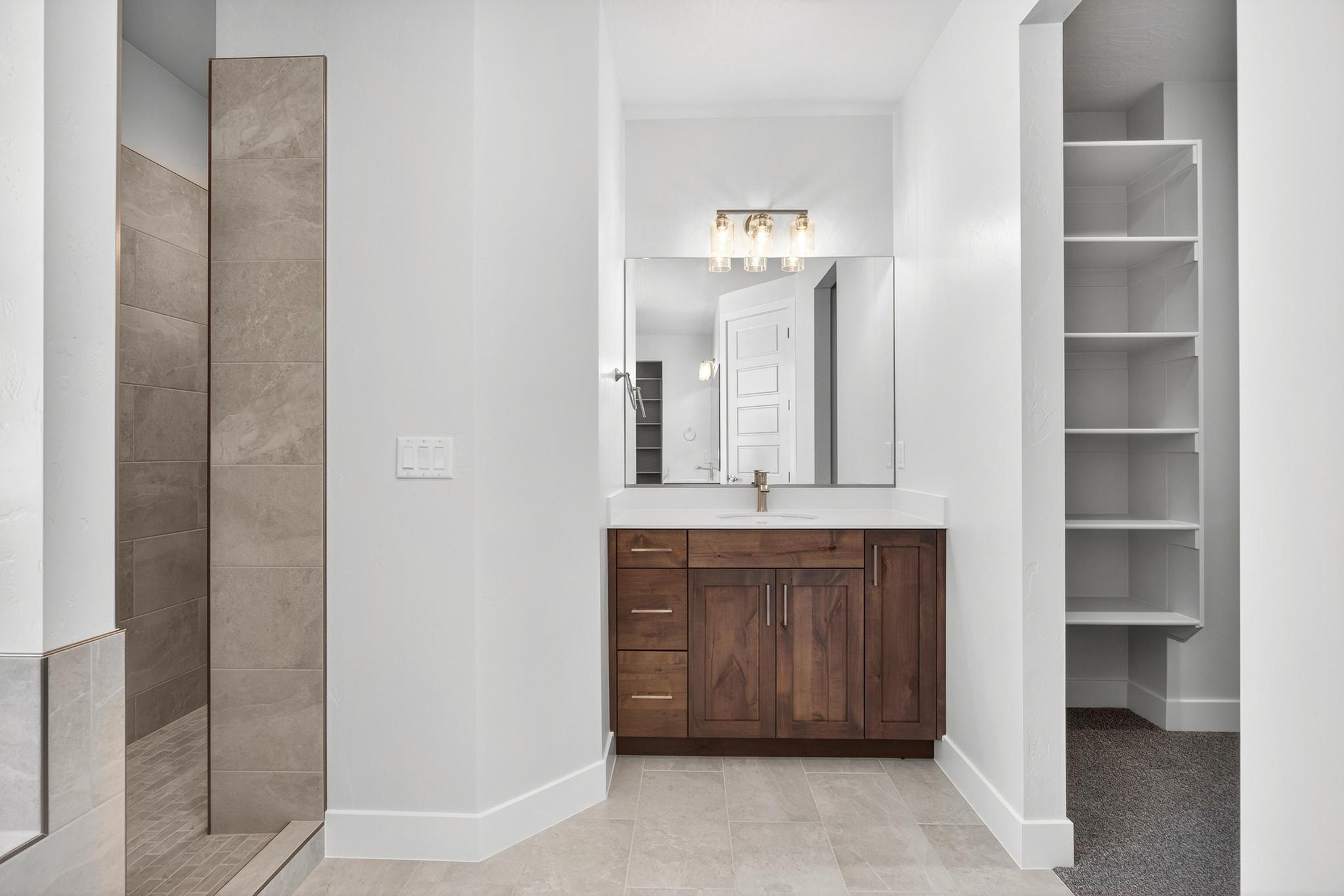 SCENIC POINTE - Residential