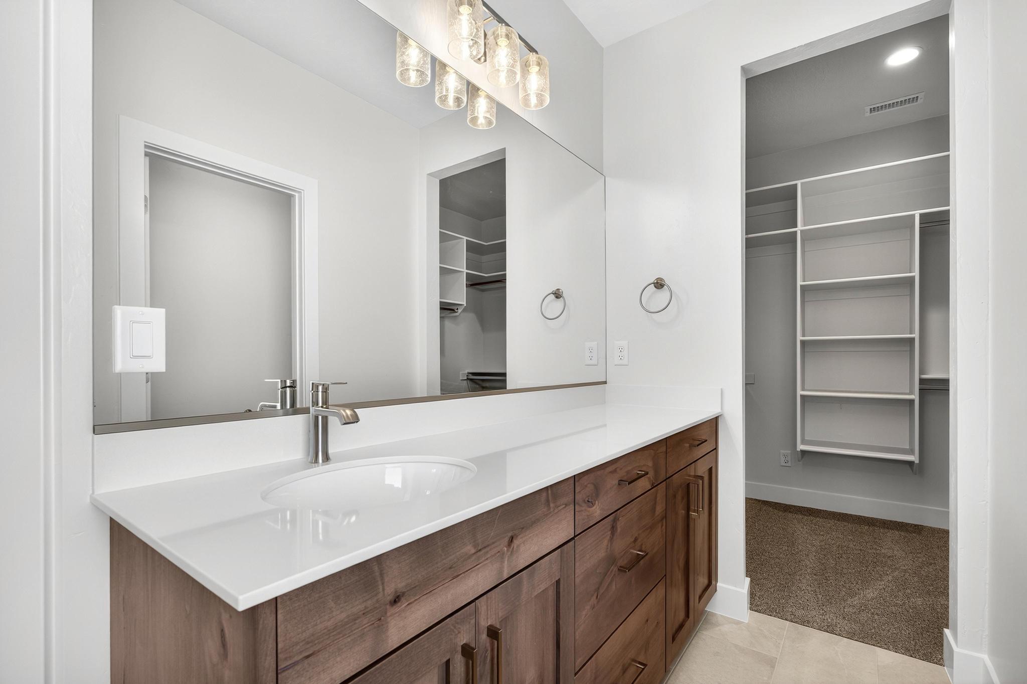 SCENIC POINTE - Residential