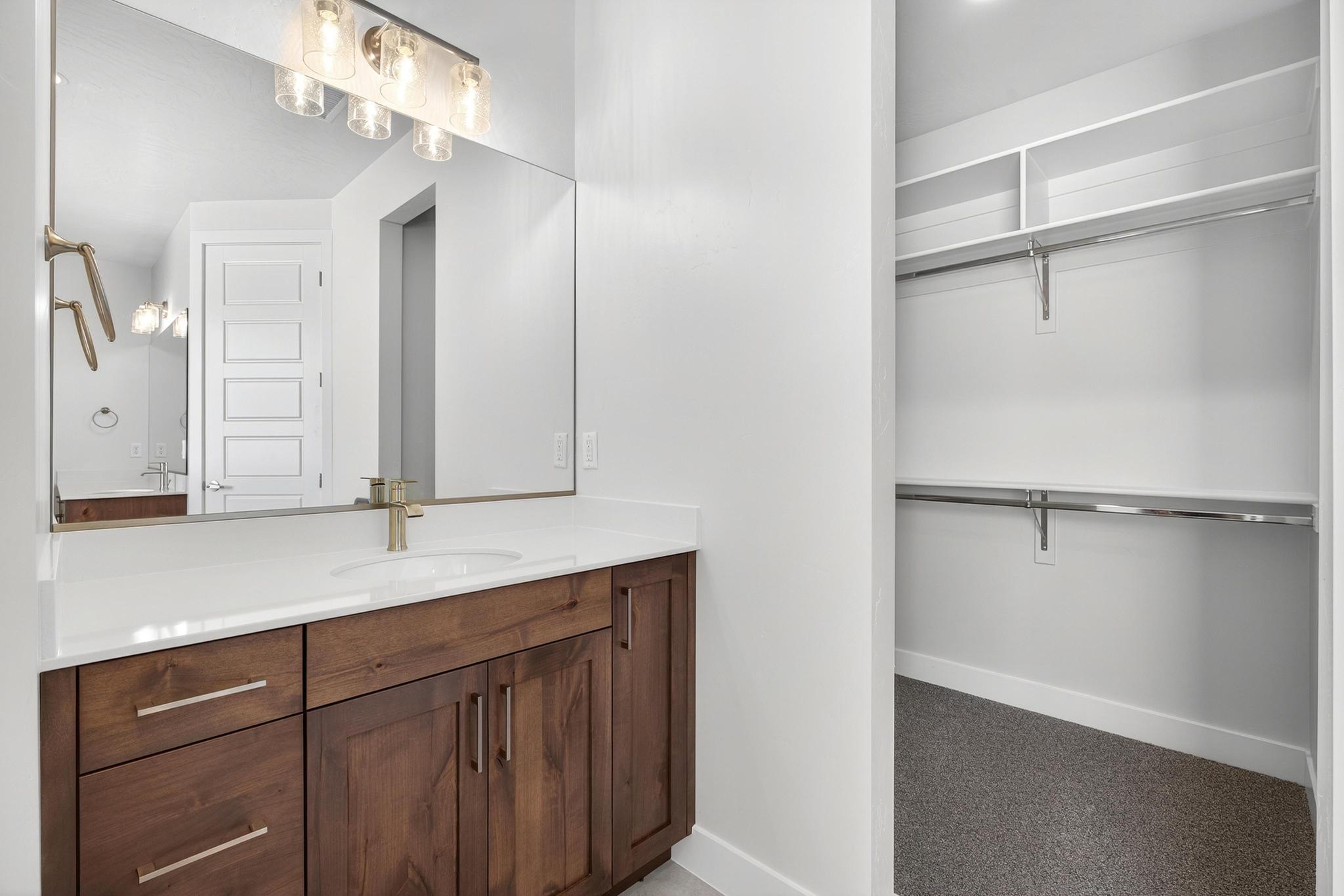 SCENIC POINTE - Residential