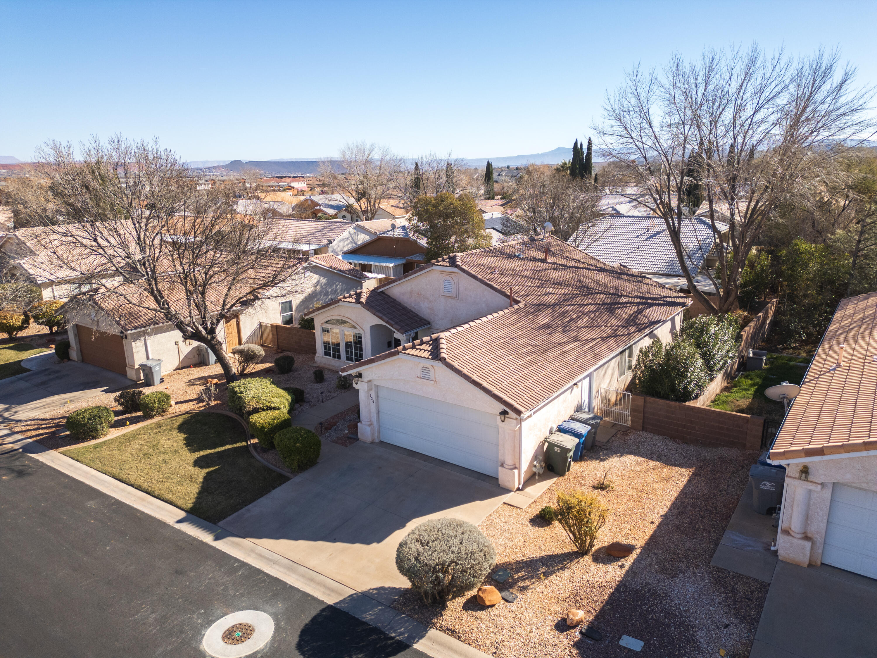 RED MOUNTAIN TOWNHOMES - Residential