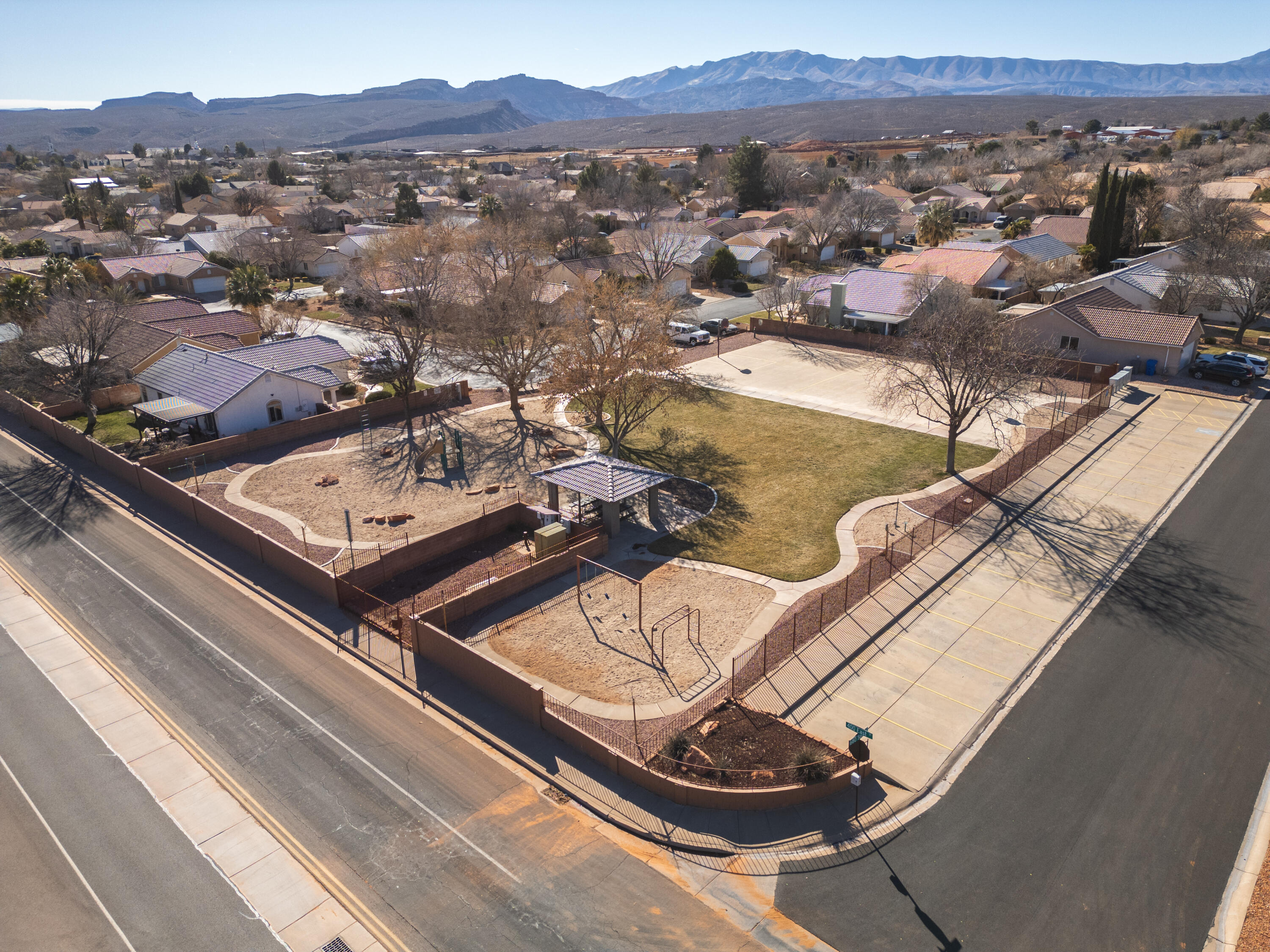 RED MOUNTAIN TOWNHOMES - Residential