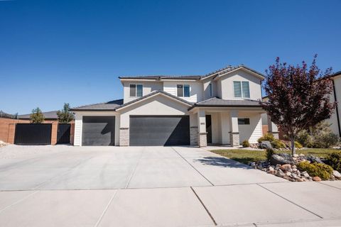 Photo of 1911 E YANT FLAT DR, Saint George, UT 84790 (MLS # 26-268020)