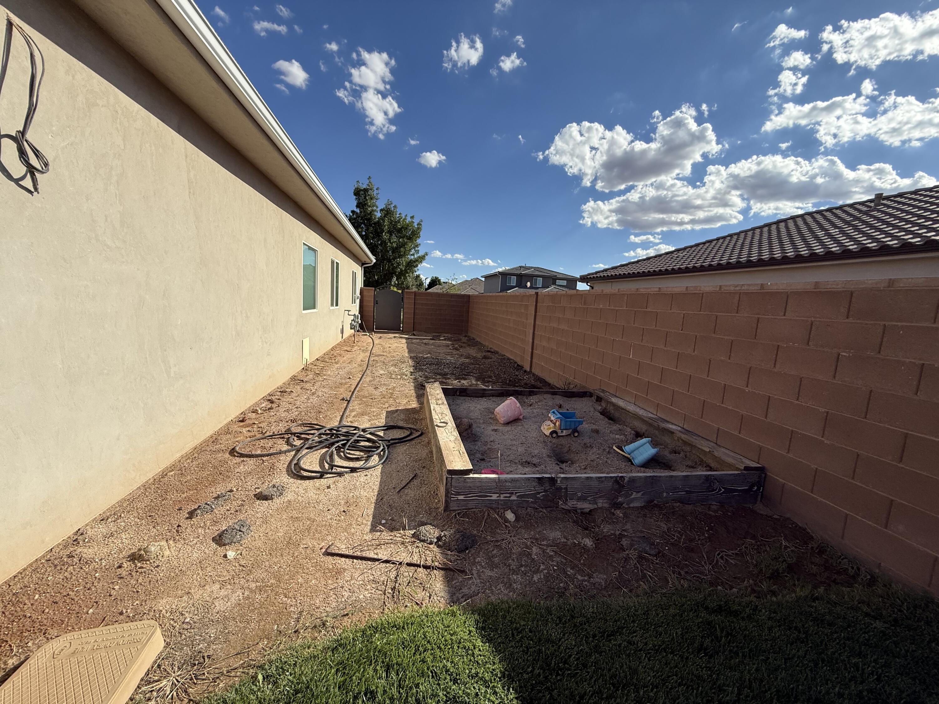 BROOKHAVEN FIELDS - Residential