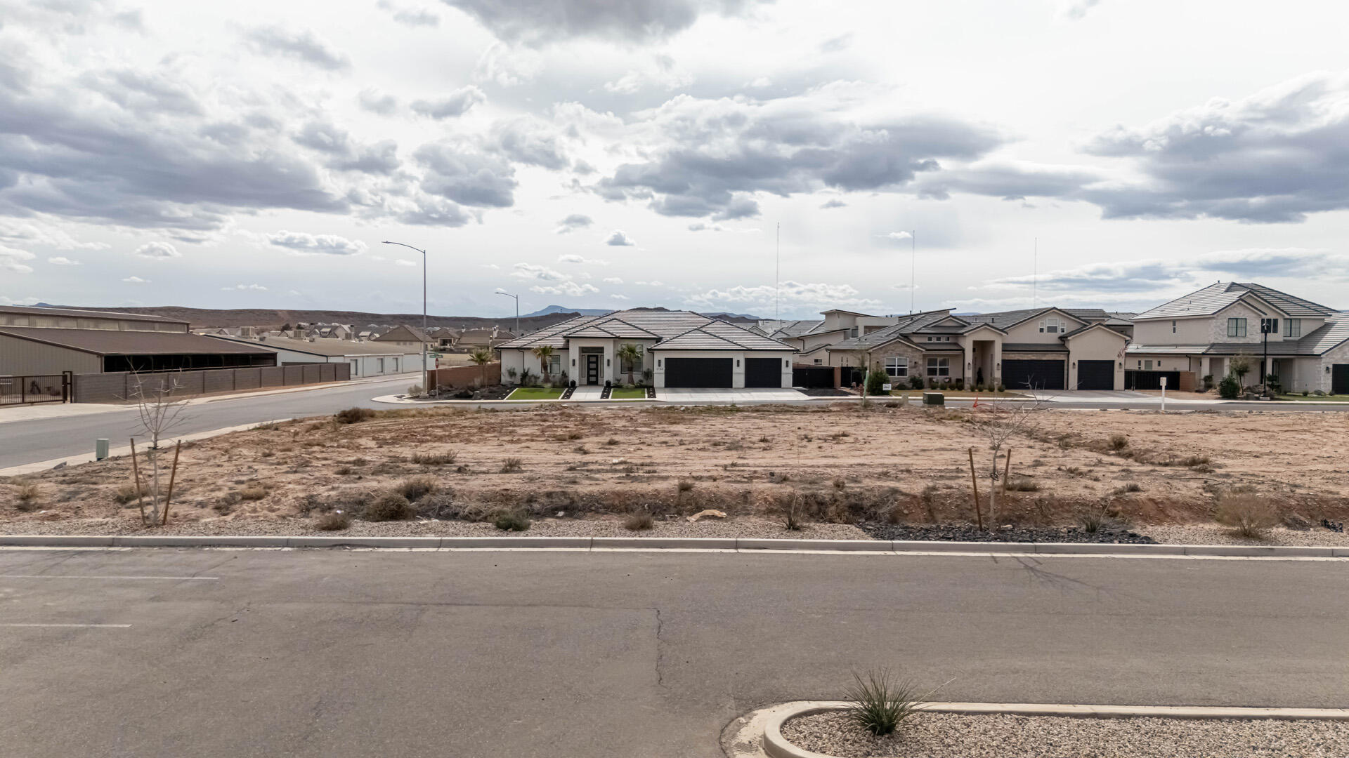 CRIMSON VISTAS - Land