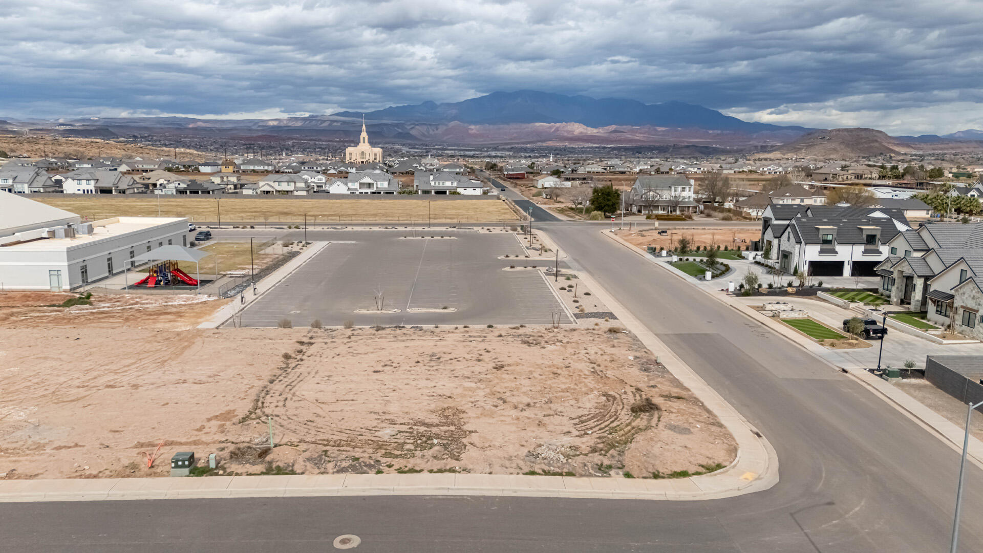 CRIMSON VISTAS - Land