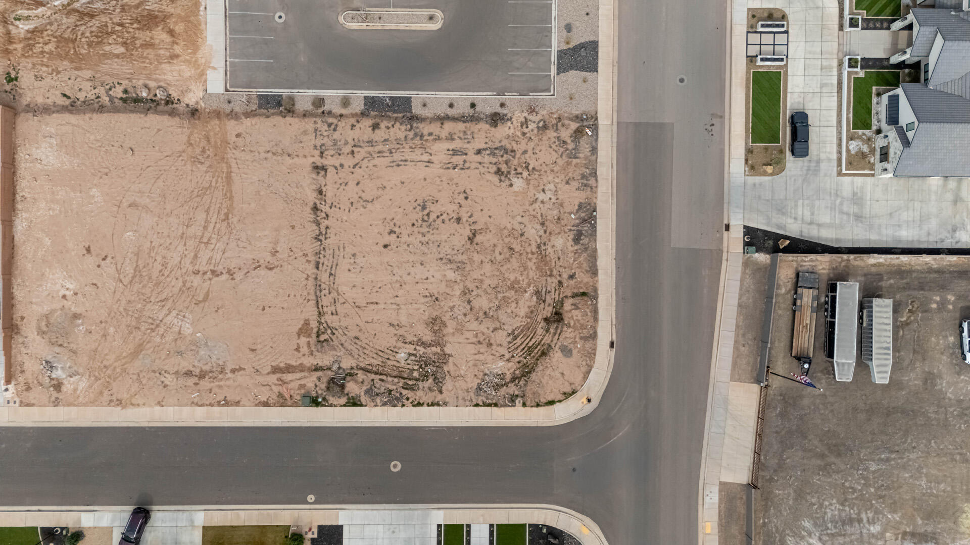 CRIMSON VISTAS - Land