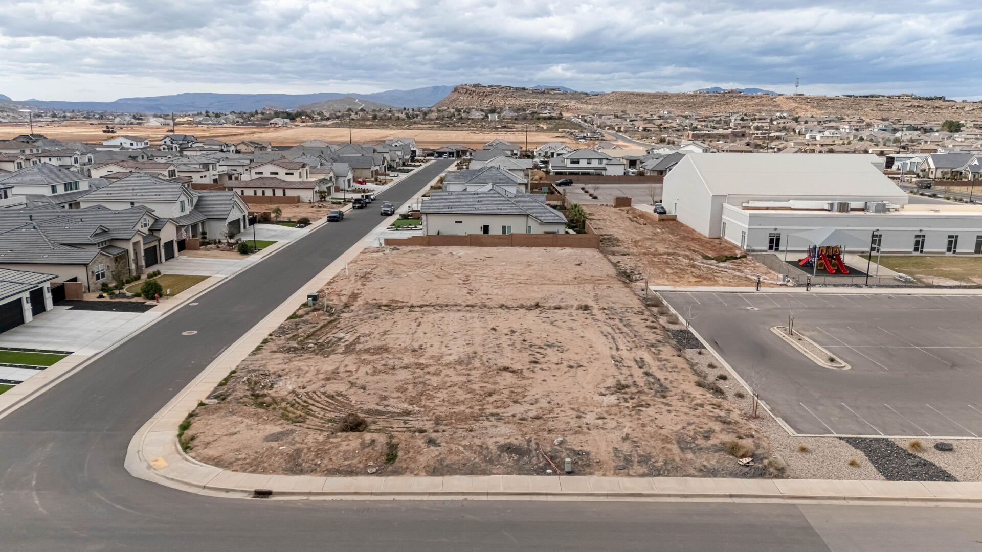 CRIMSON VISTAS - Land