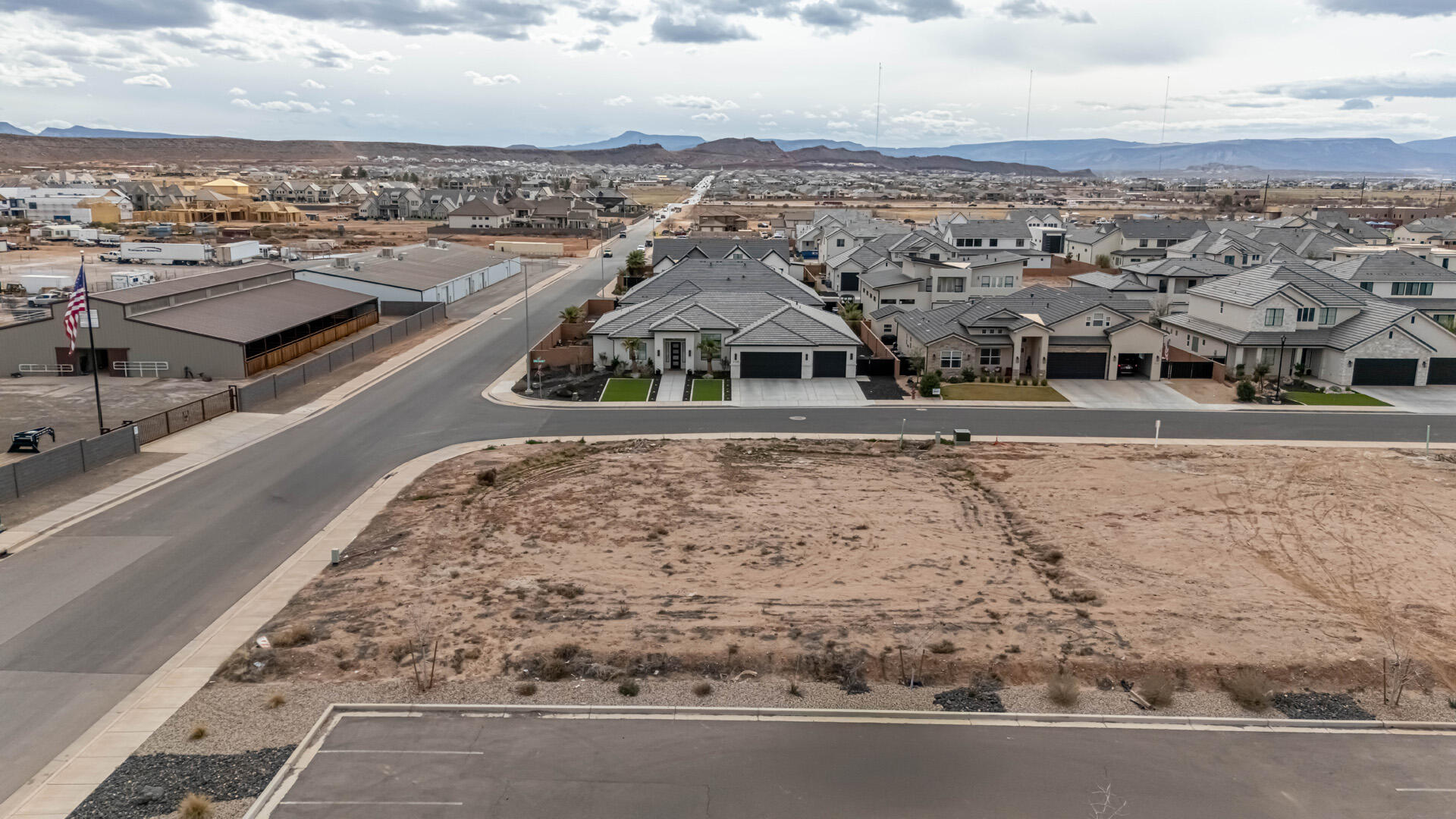 CRIMSON VISTAS - Land