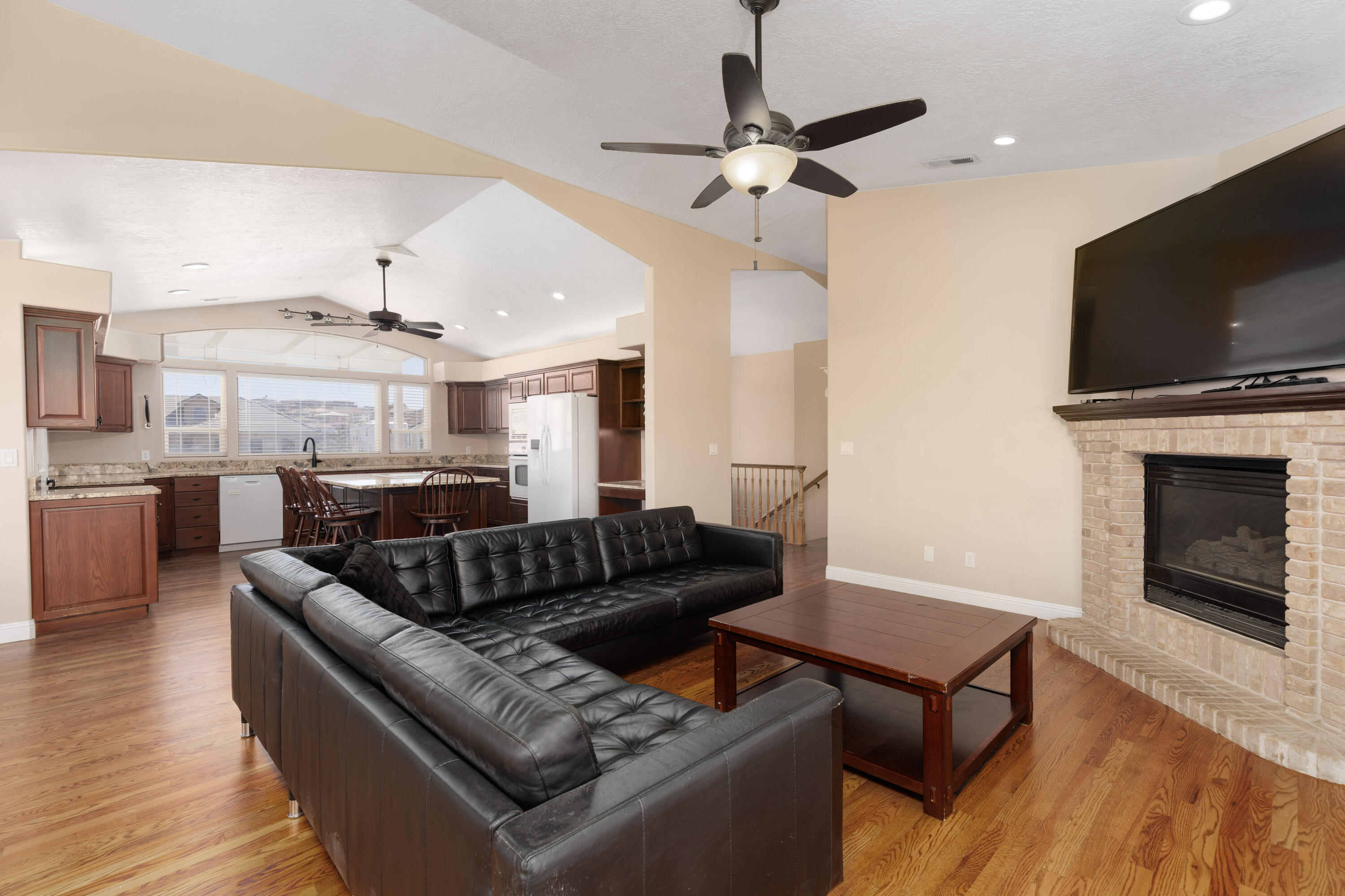 BLOOMINGTON HILLS - Residential