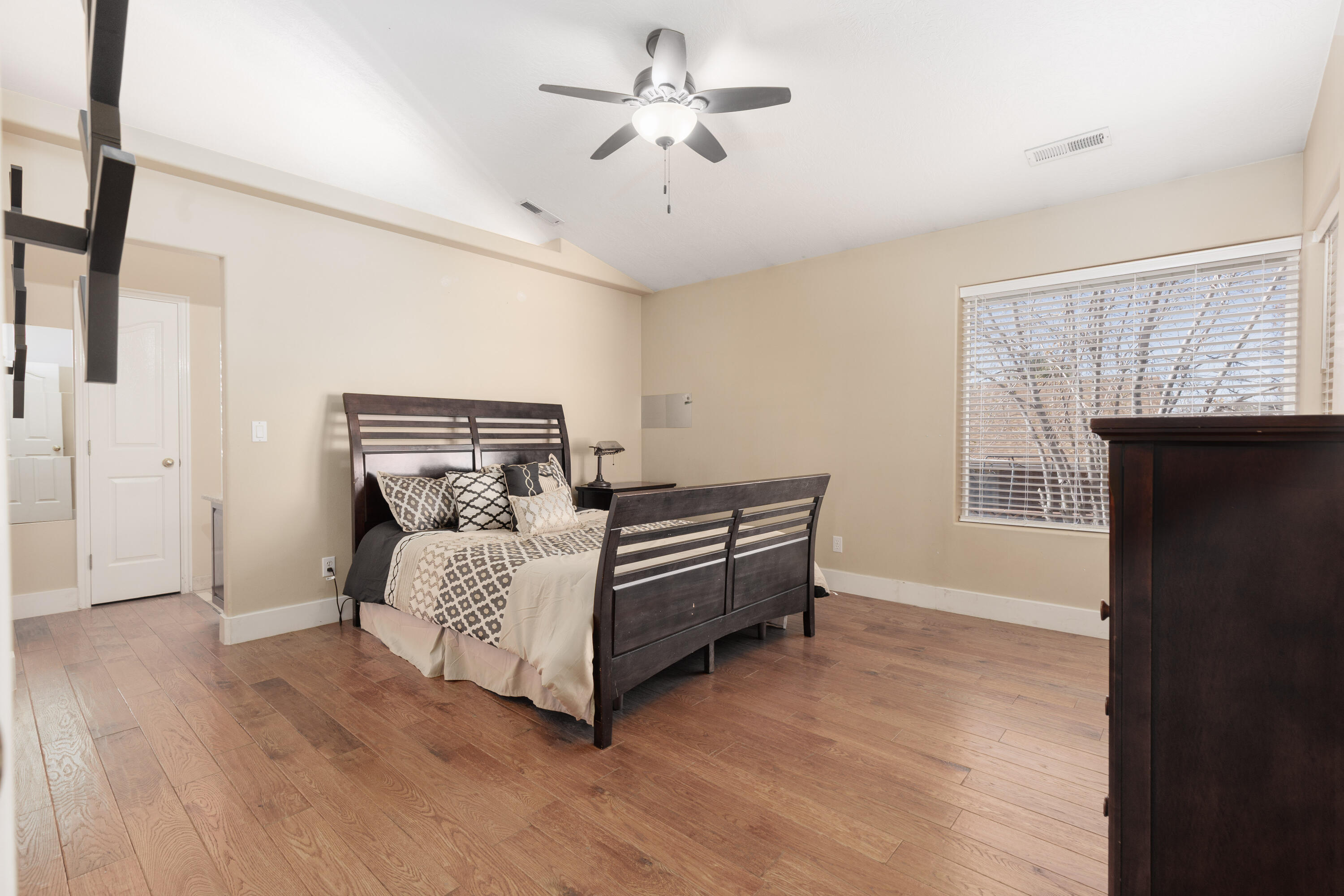 BLOOMINGTON HILLS - Residential