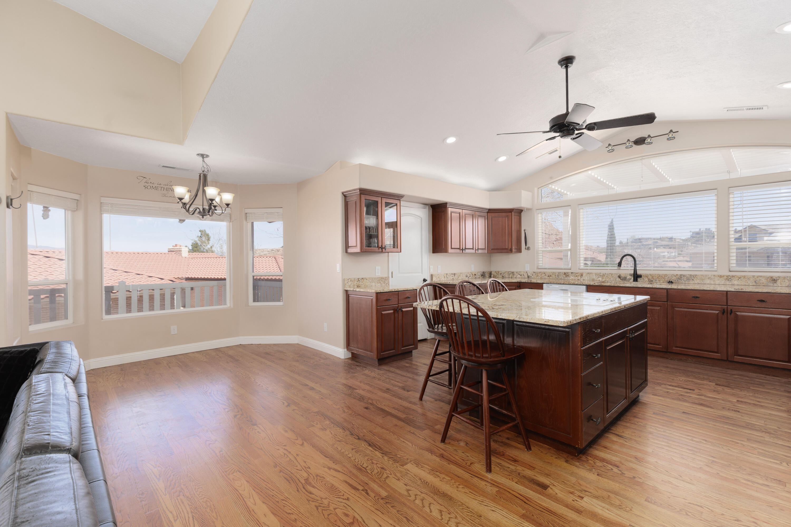 BLOOMINGTON HILLS - Residential