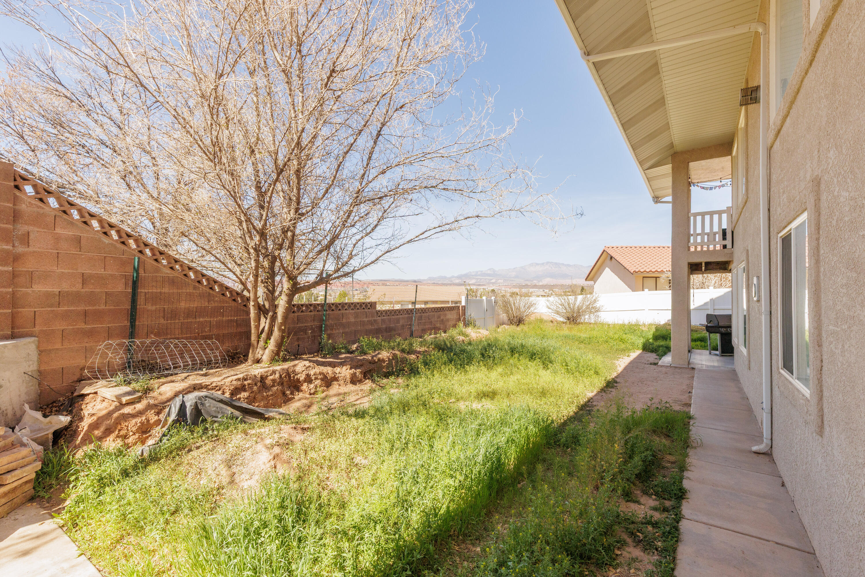 BLOOMINGTON HILLS - Residential