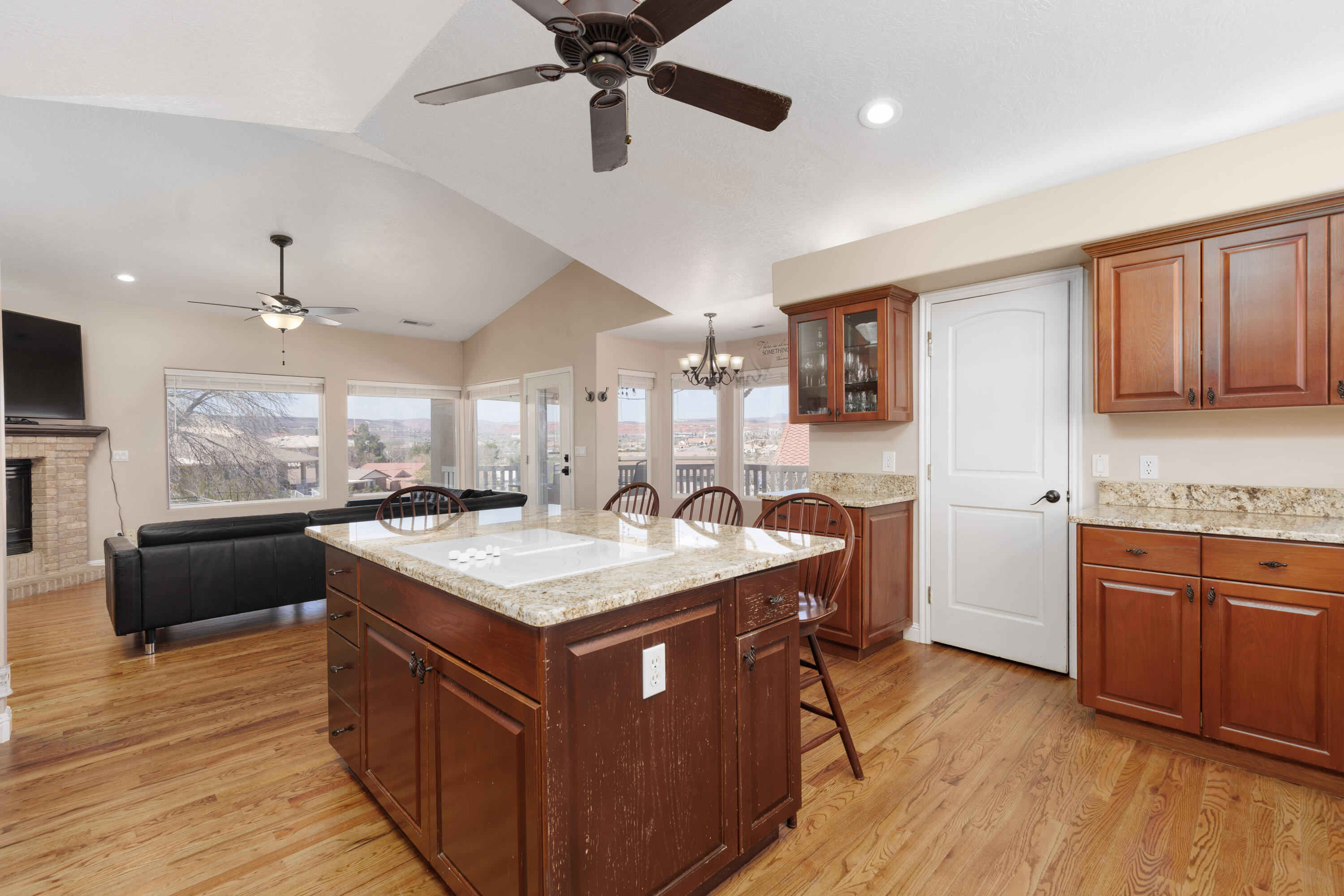 BLOOMINGTON HILLS - Residential