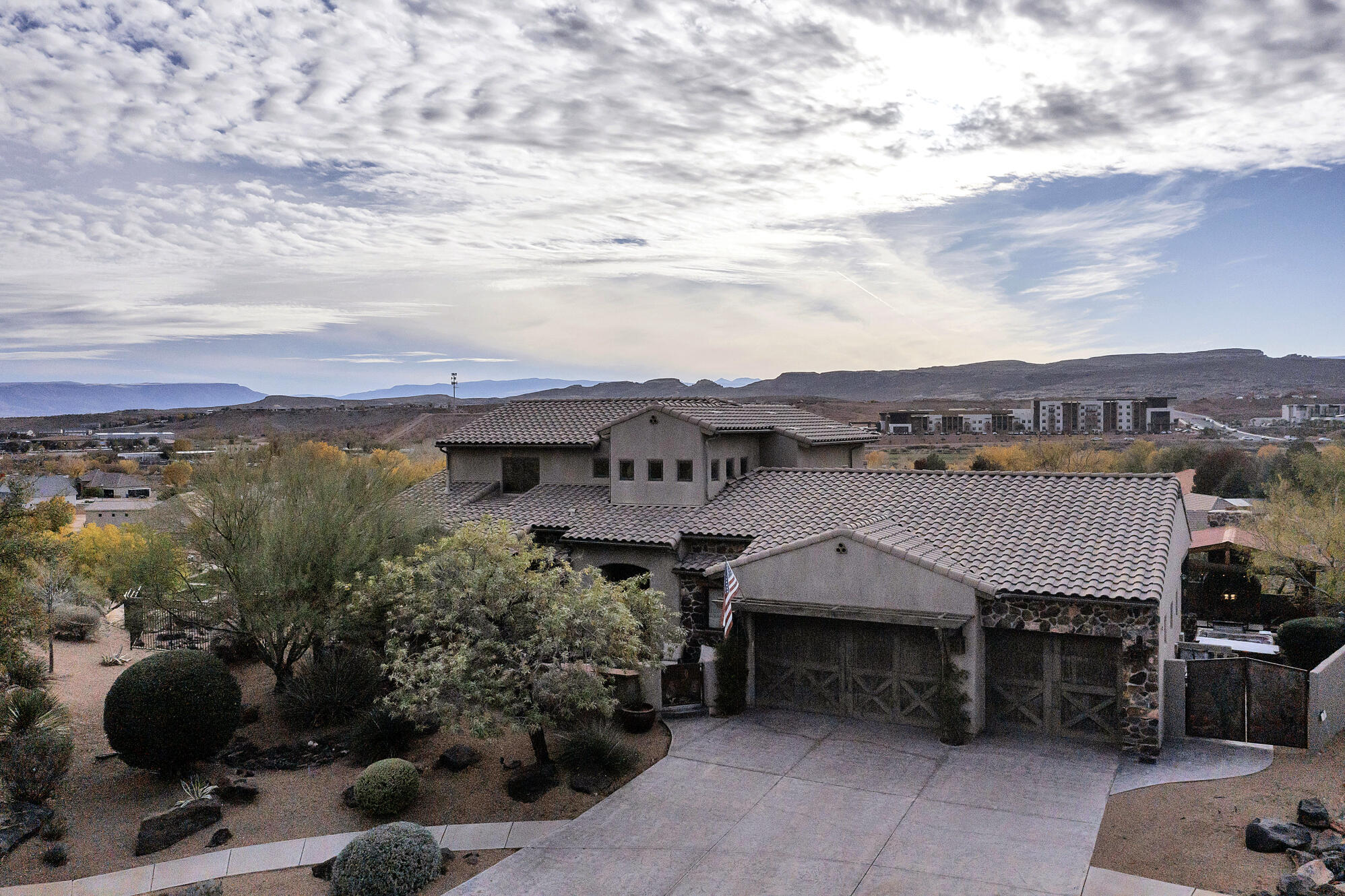 WHISPER RIDGE - Residential