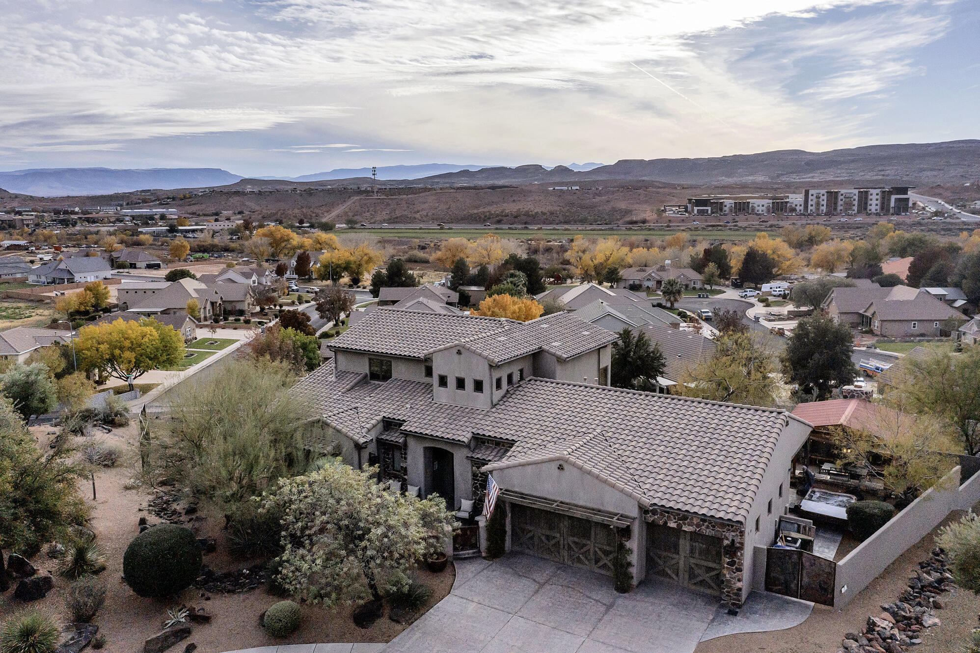 WHISPER RIDGE - Residential