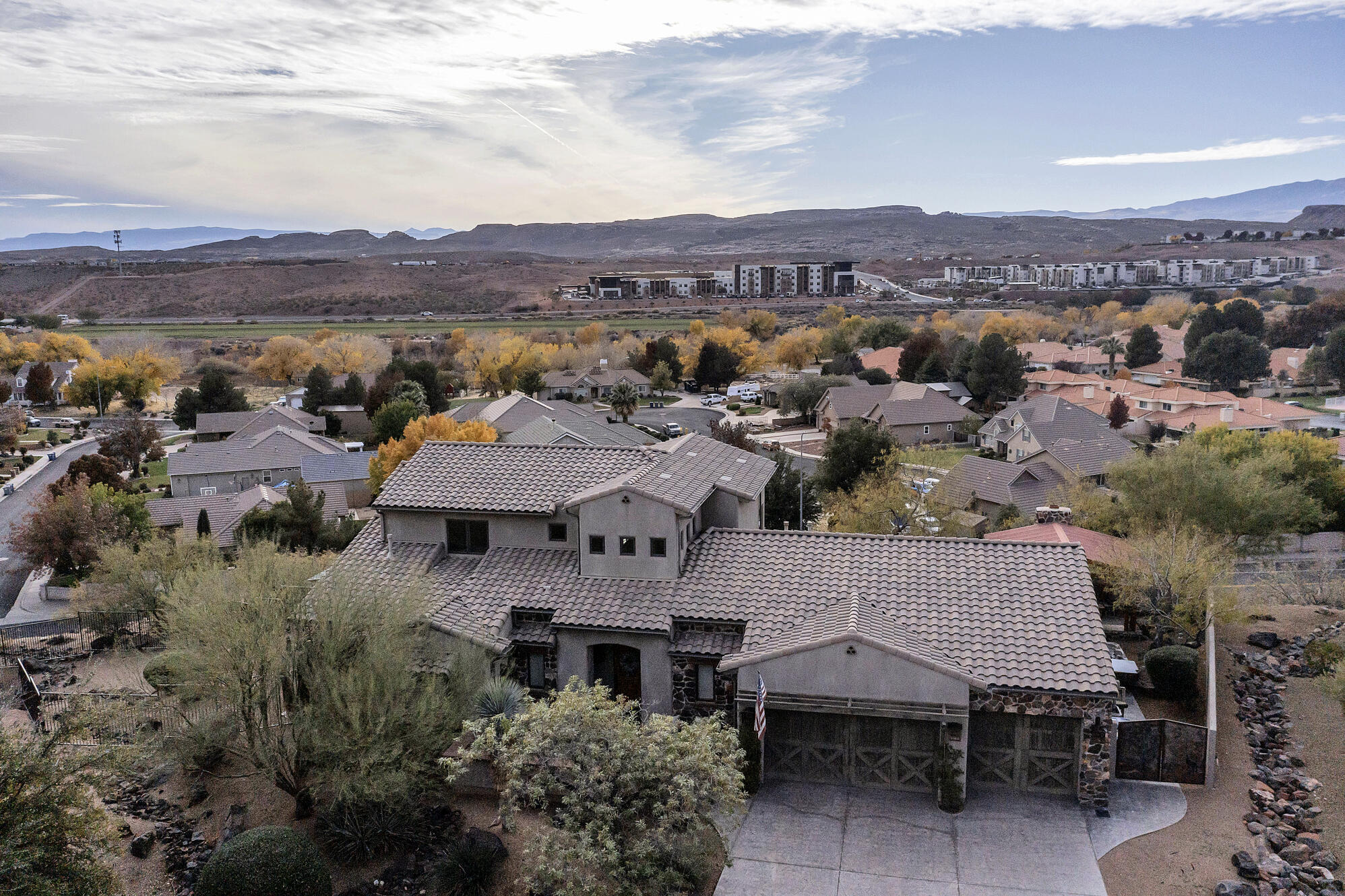 WHISPER RIDGE - Residential