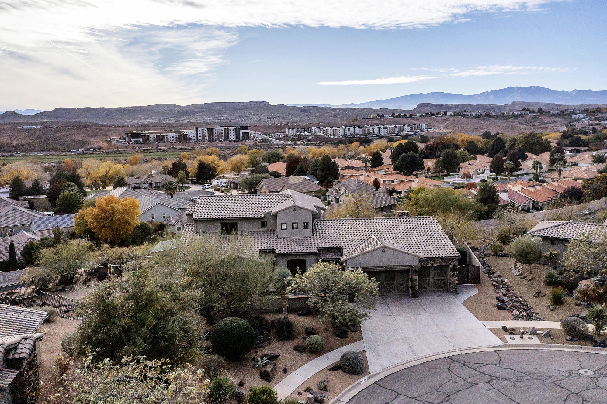 WHISPER RIDGE - Residential