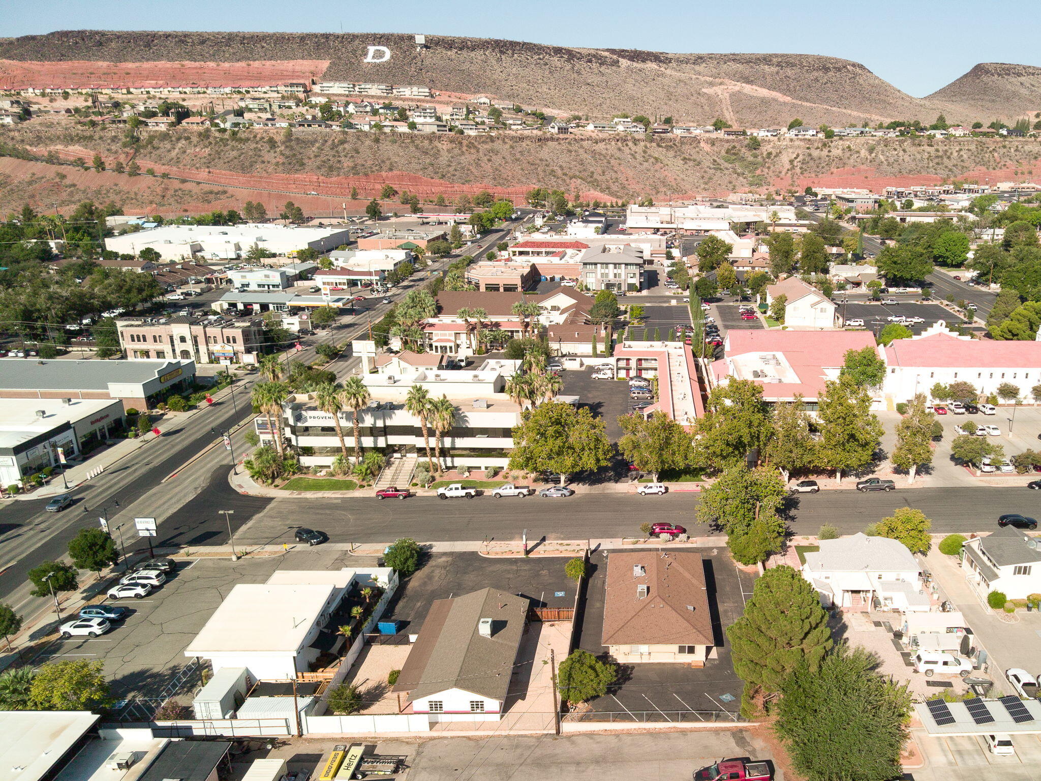 Main image without alt text