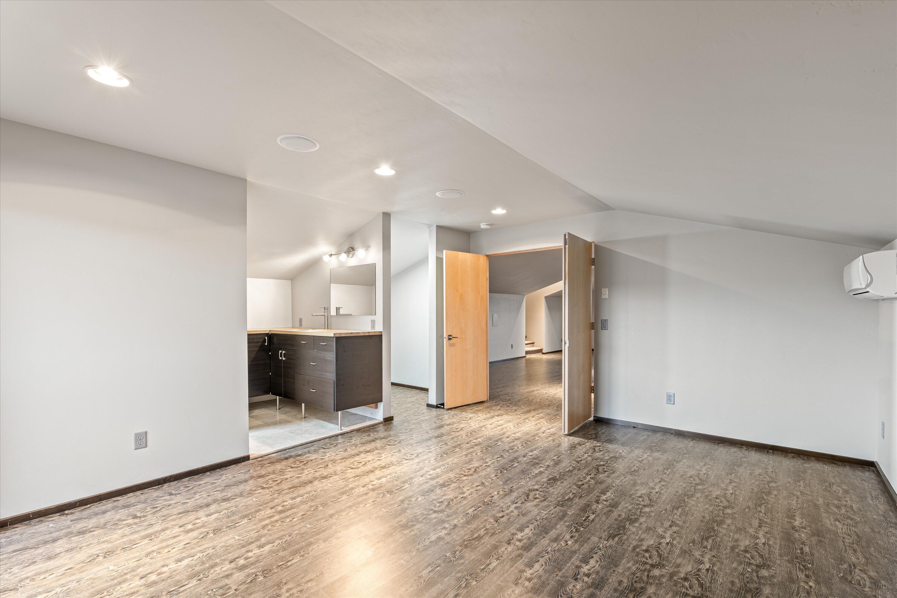 TONAQUINT VALLEY - Residential