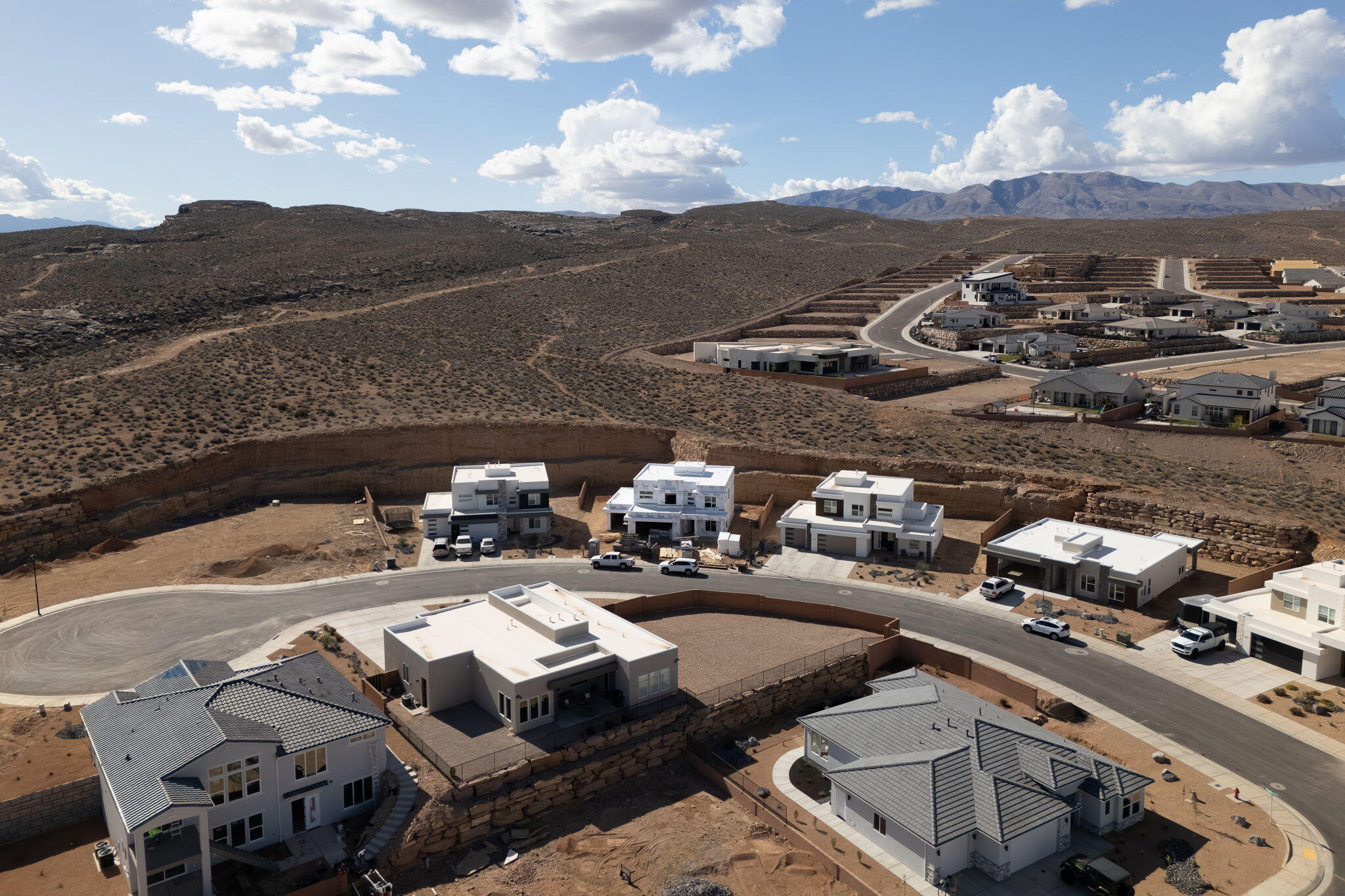 SALARNO HILLS AT DIVARIO - Residential